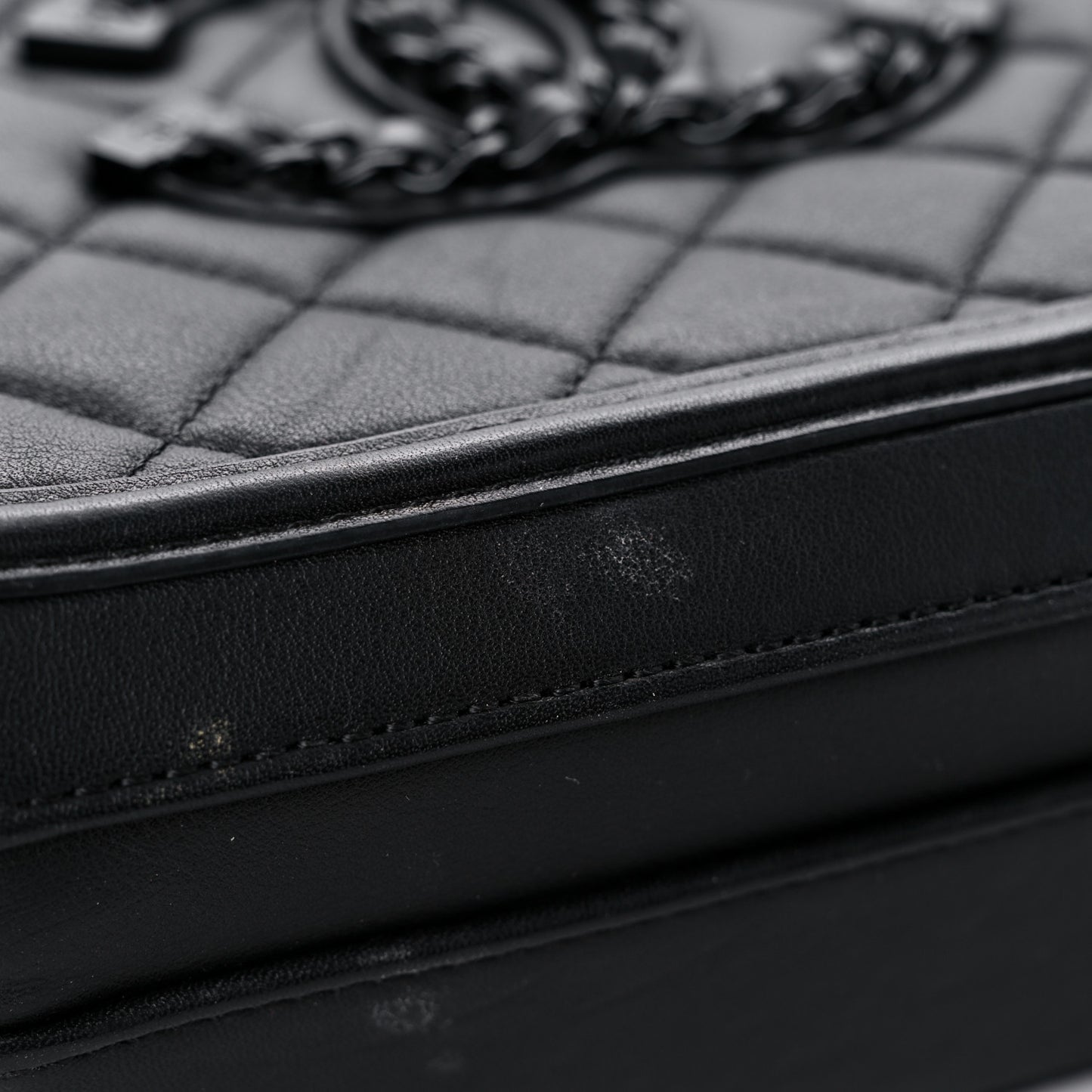 Lambskin Quilted Medium CC Filigree Vanity Case Black