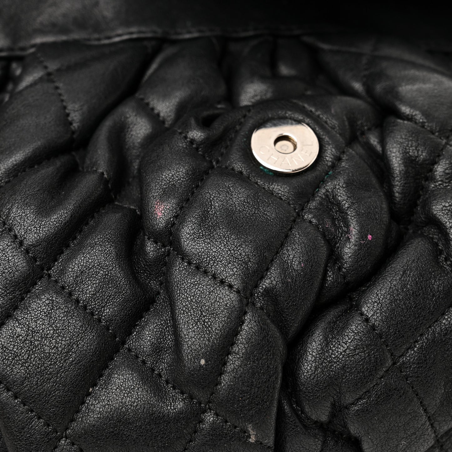 Washed Lambskin Quilted Medium Chain Around Messenger Black