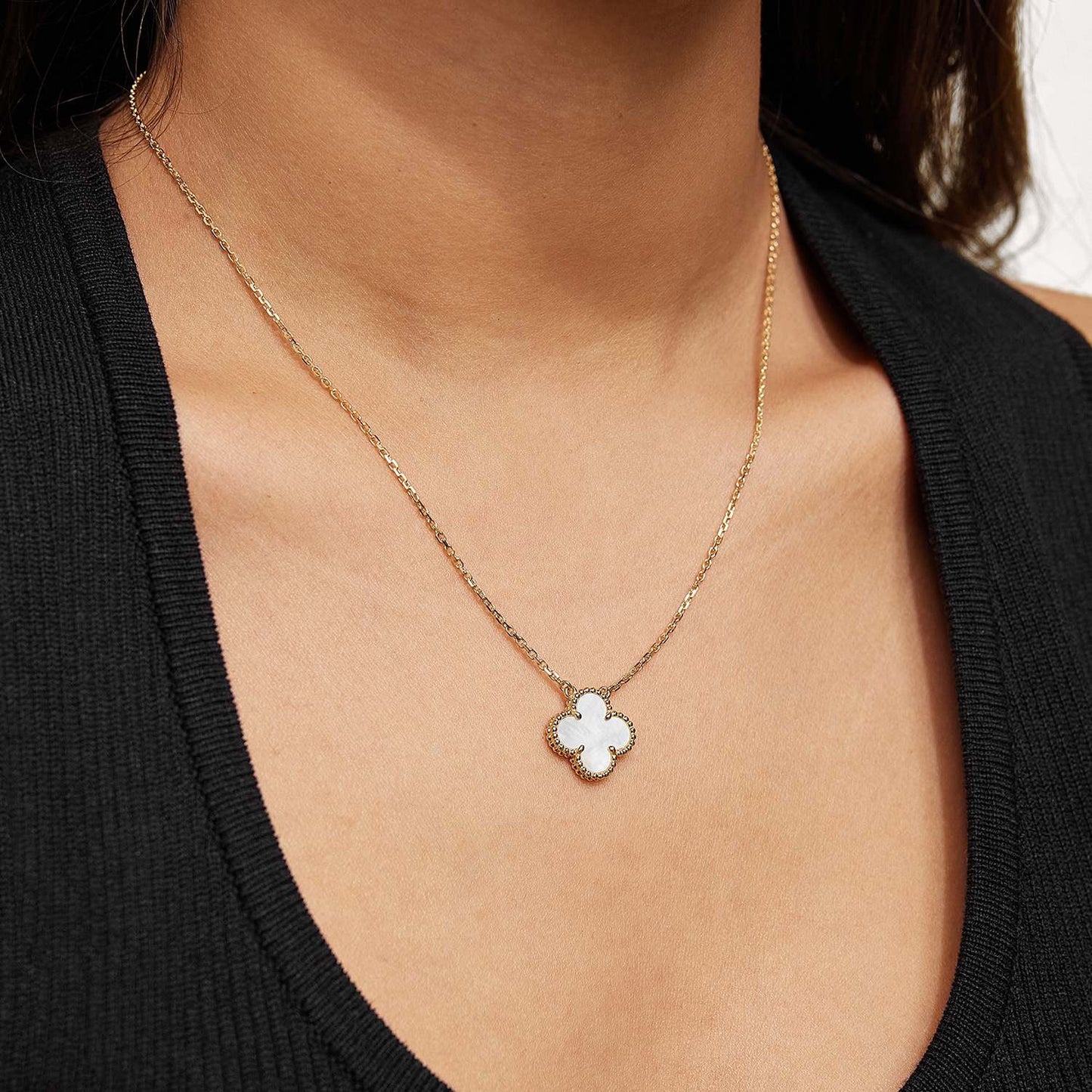 18K Yellow Gold Mother of Pearl Vintage Alhambra Pendant Necklace