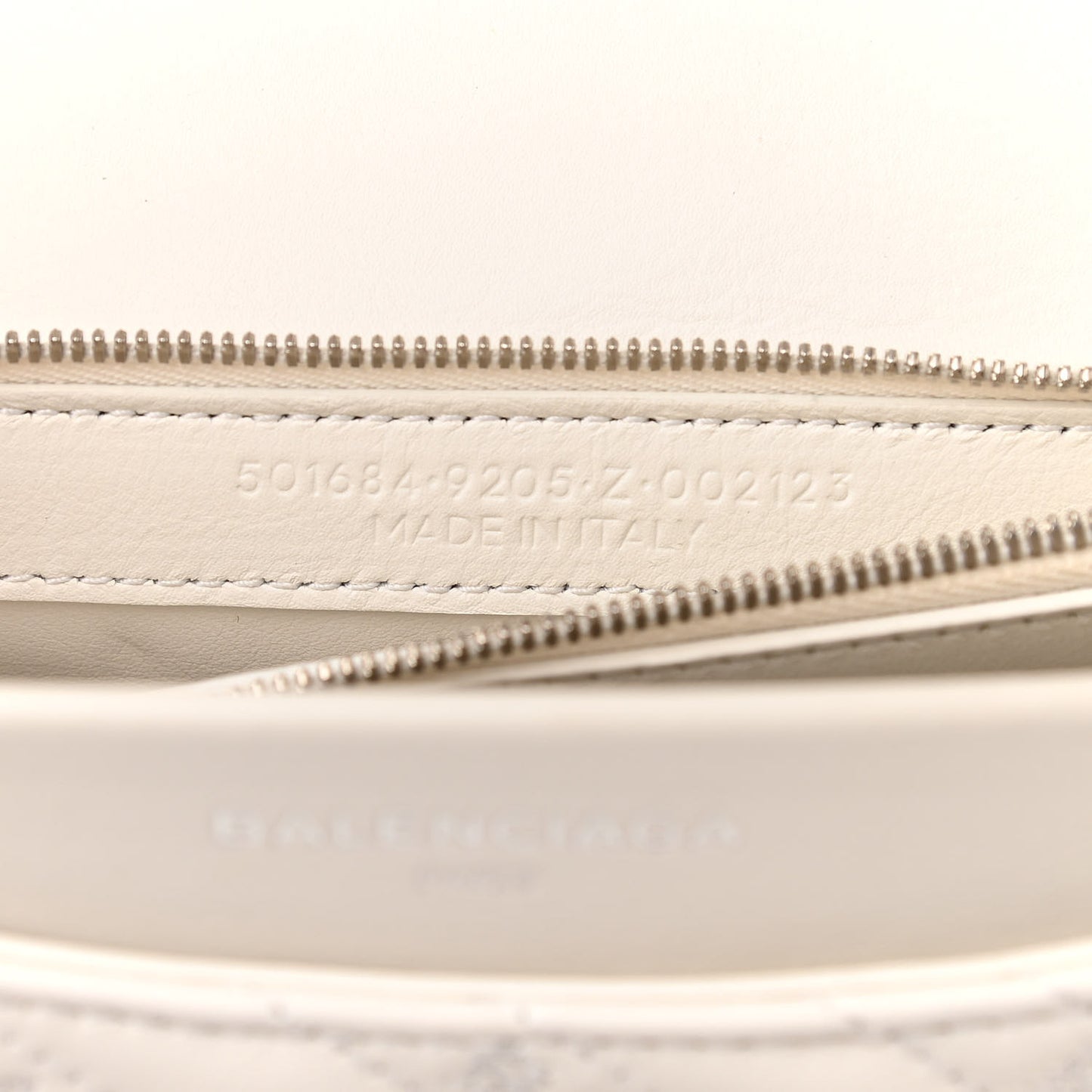 Calfskin Logo Matelasse M BB Chain Shoulder Bag Blanc Neige