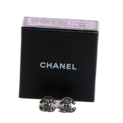 Chanel Pearl CC Logo Earrings 5 of 5