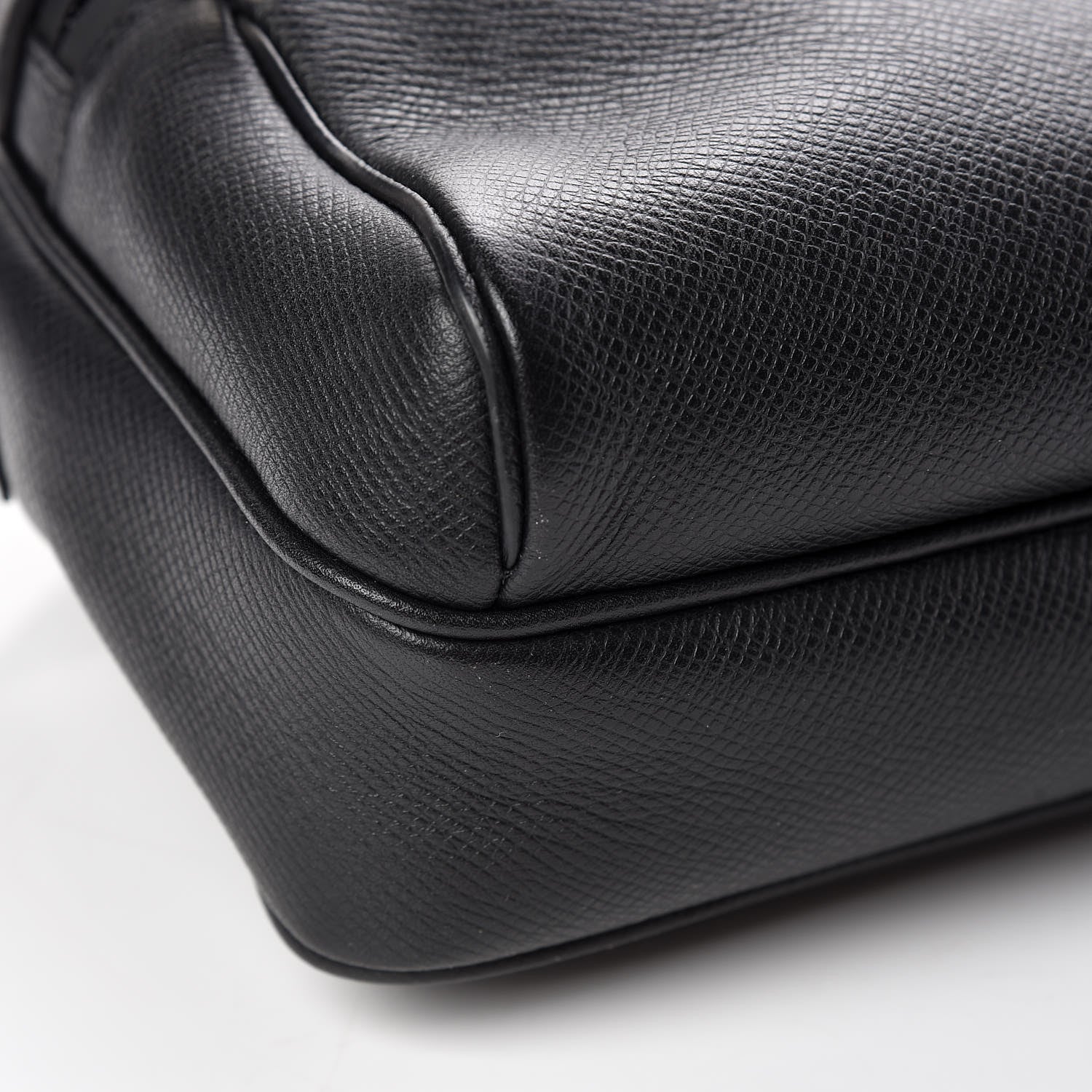 Louis Vuitton Taiga Outdoor Messenger PM Black 5 of 9