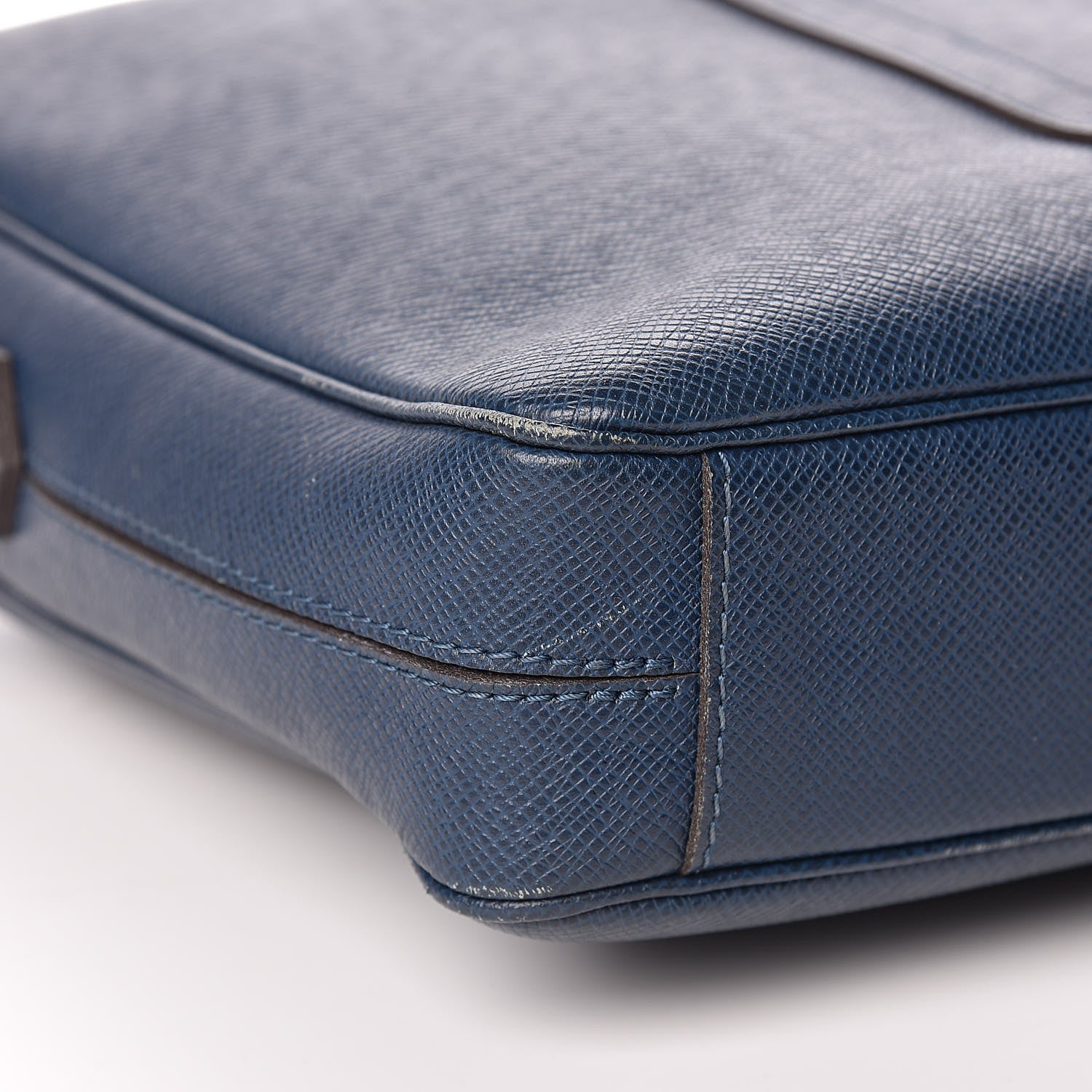 Louis Vuitton Taiga Porte-Documents Voyage PM Ocean 11 of 15