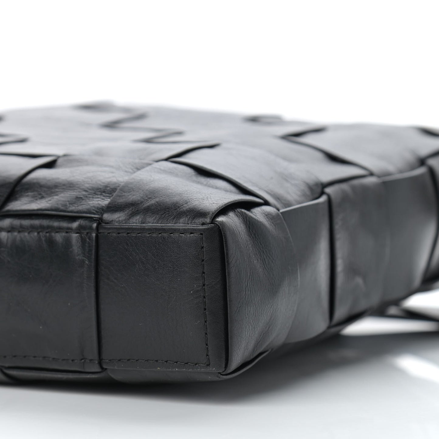Paper Calfskin Maxi Intrecciato Cassette Messenger Black