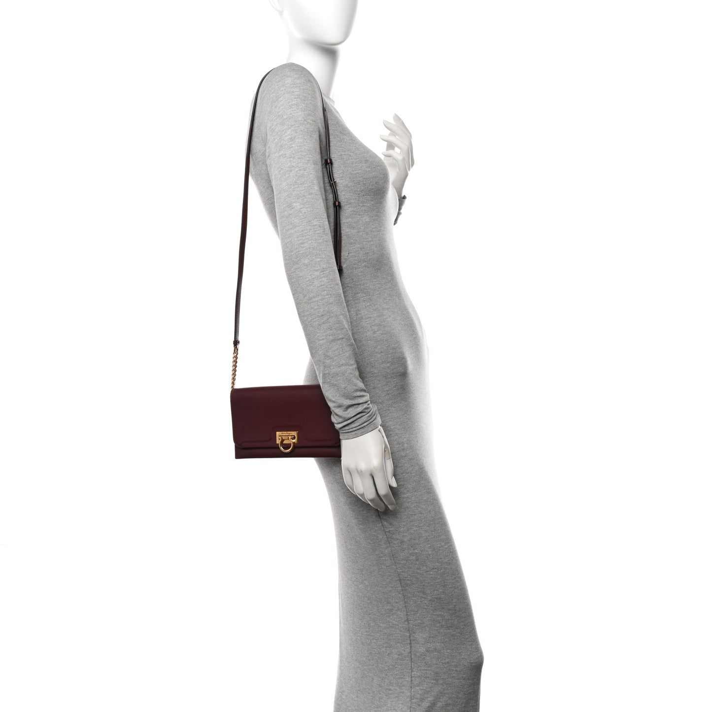 Calfskin Trifolio Wallet On Chain Burgundy