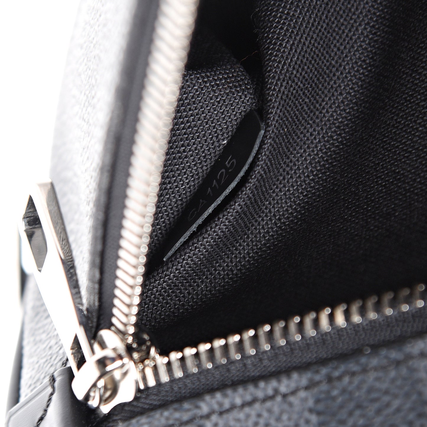 Damier Graphite Ambler