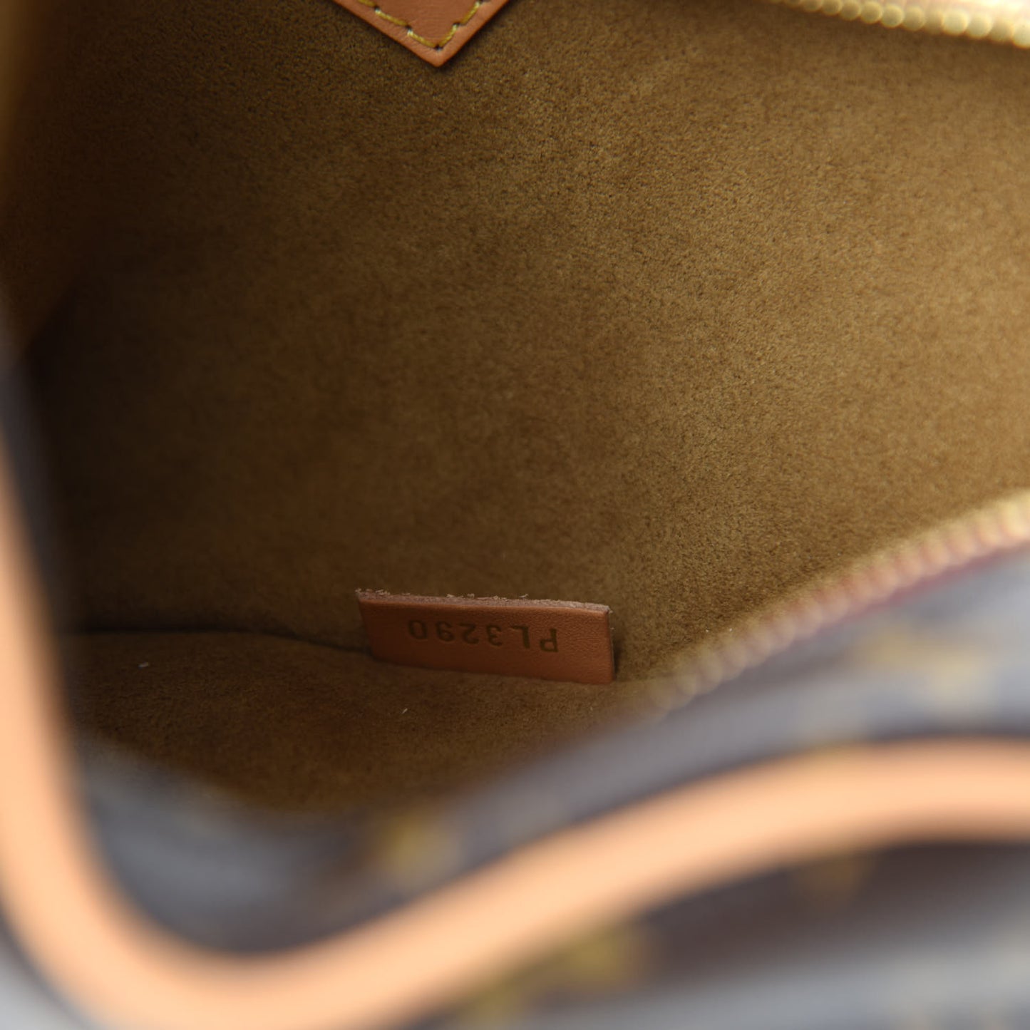 Monogram Game On Coeur