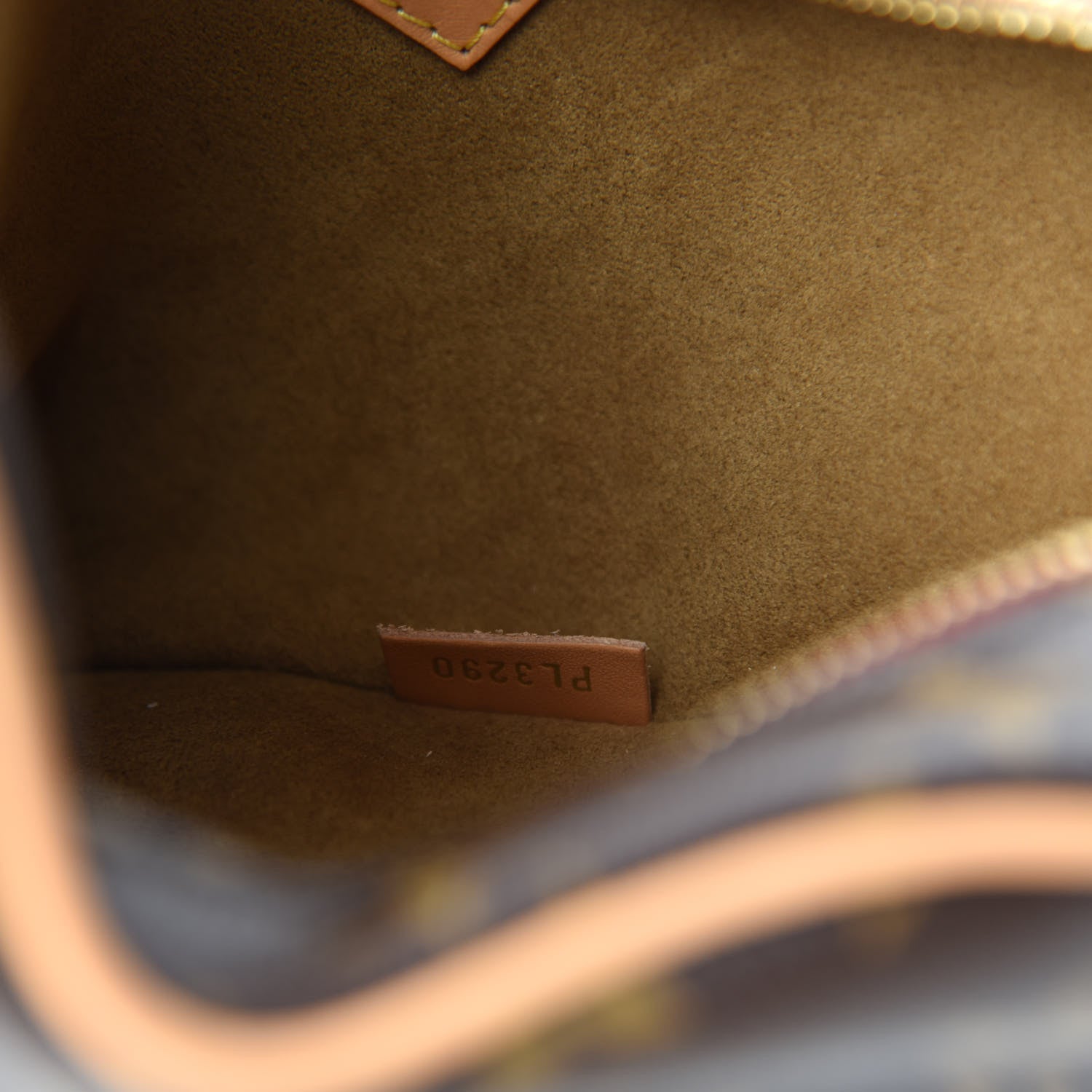 Louis Vuitton Monogram Game On Coeur 9 of 10