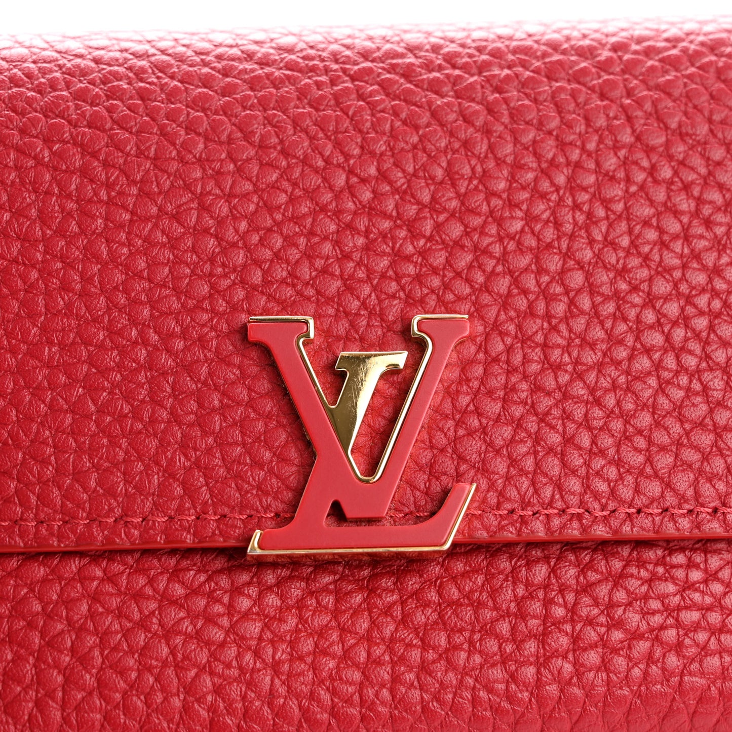 Taurillon Capucines Compact Wallet Rubis
