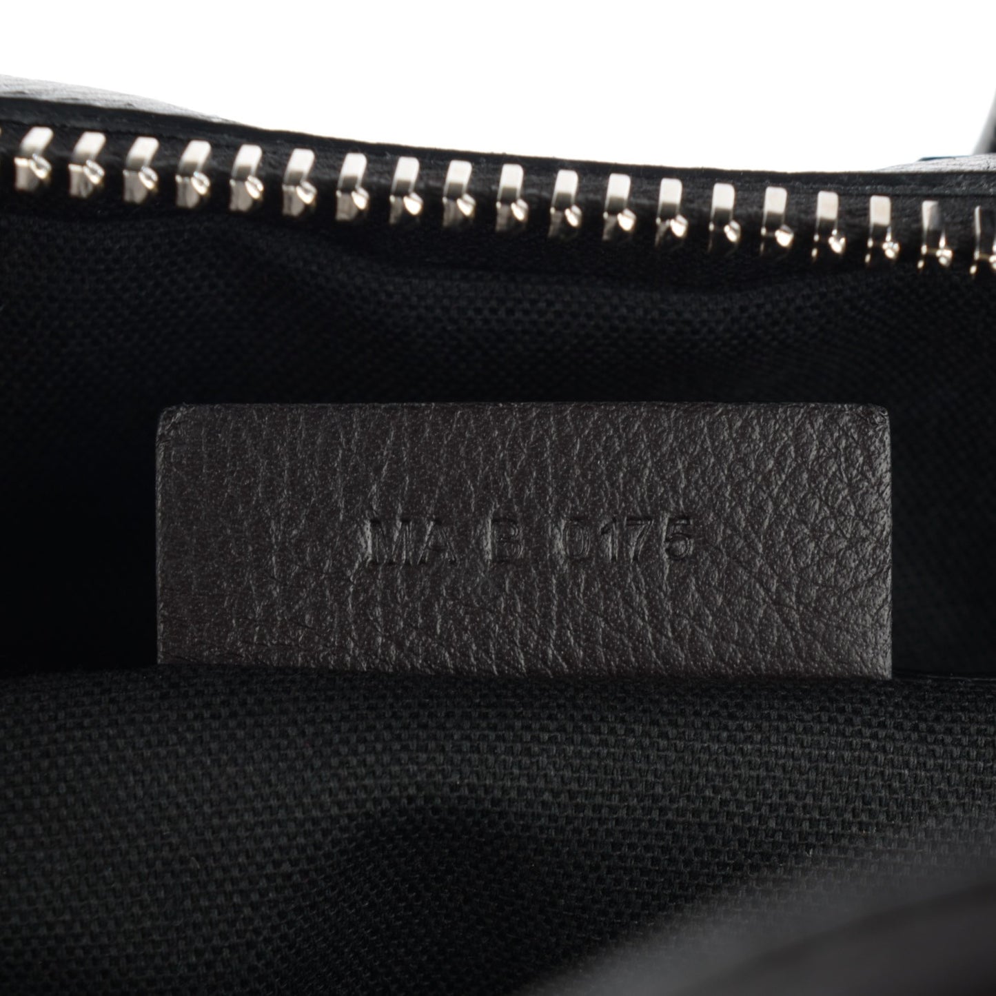 Waxy Grained Calfskin Medium Nightingale Black