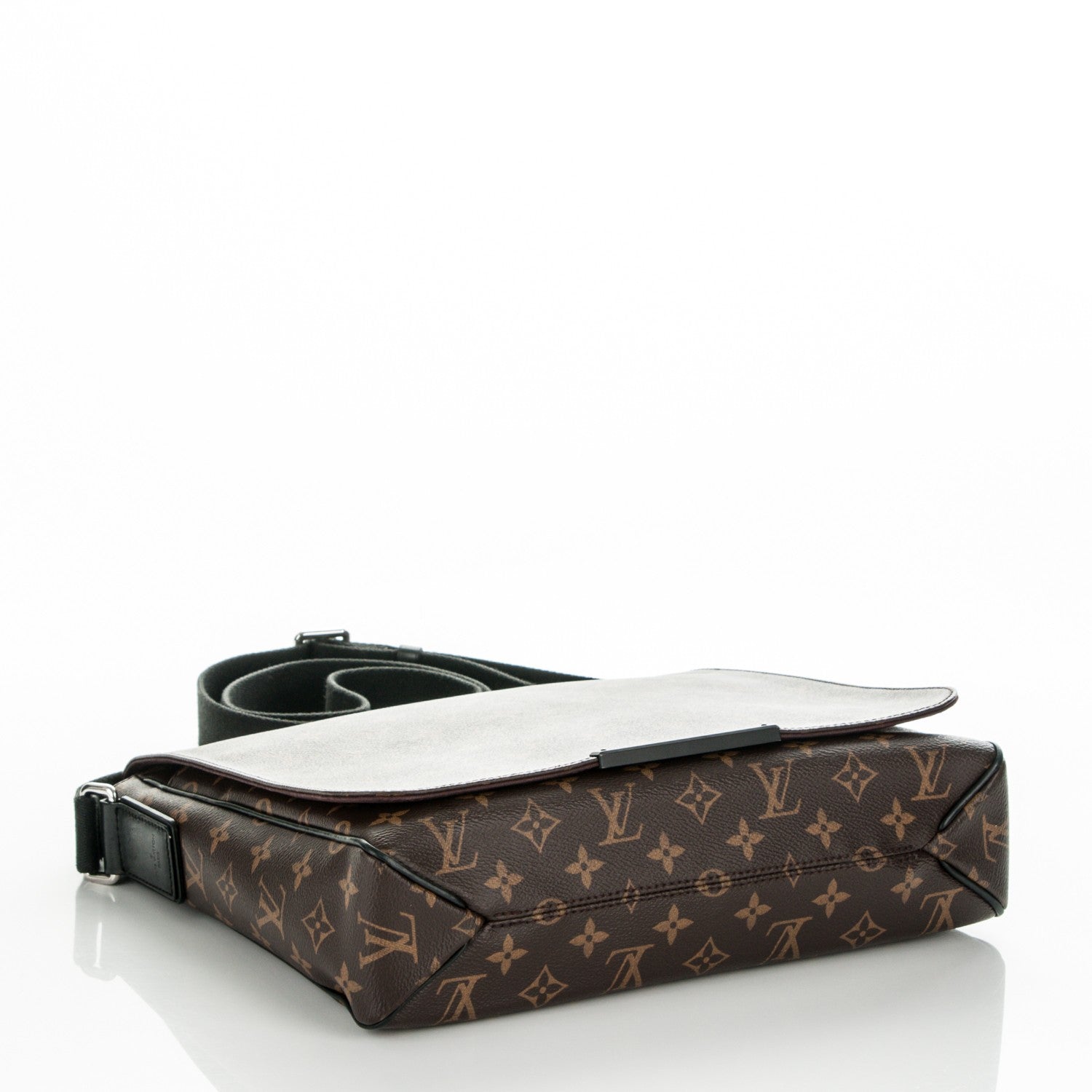 Louis Vuitton Monogram Macassar District MM 4 of 7