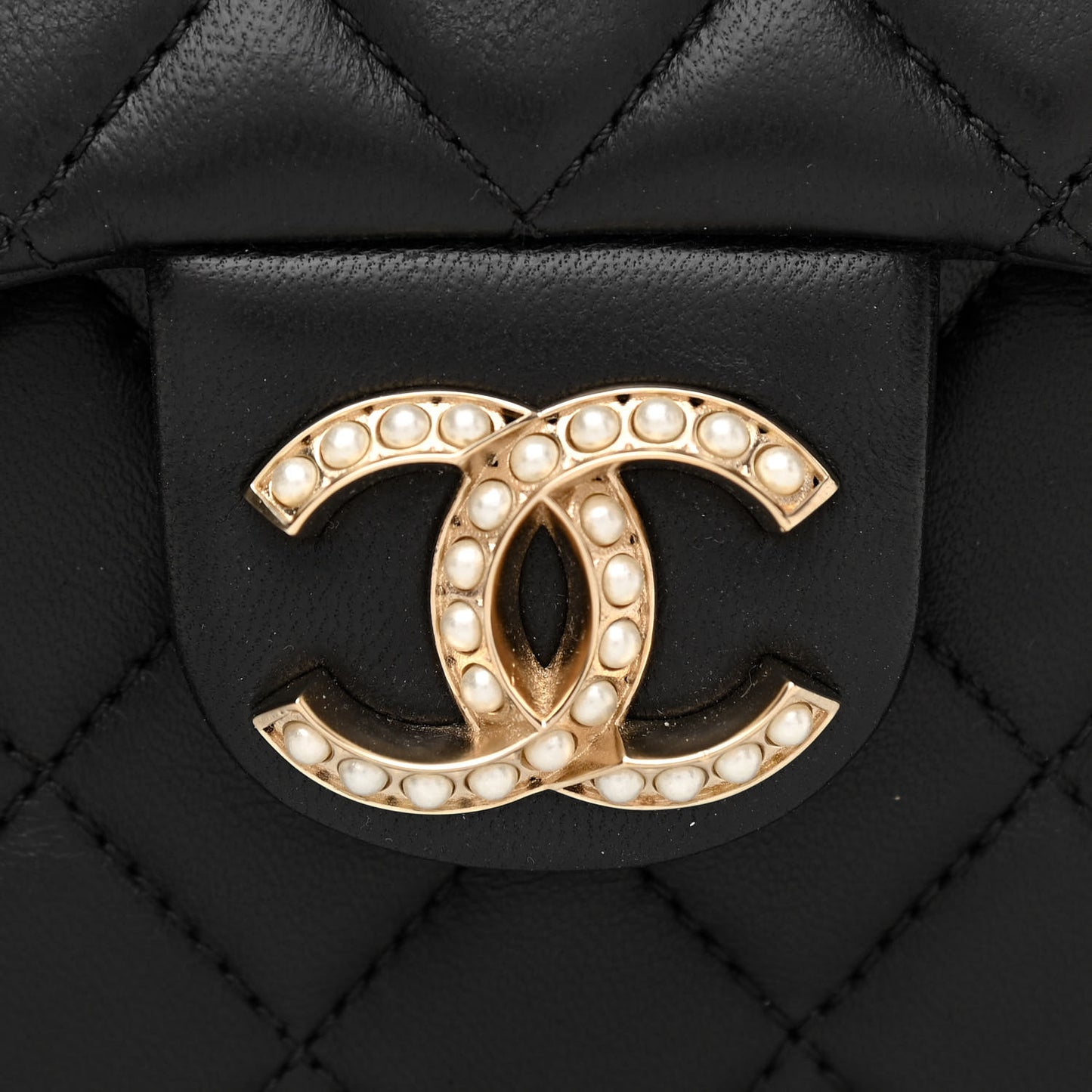 Lambskin Medium Westminster Pearl Flap Black