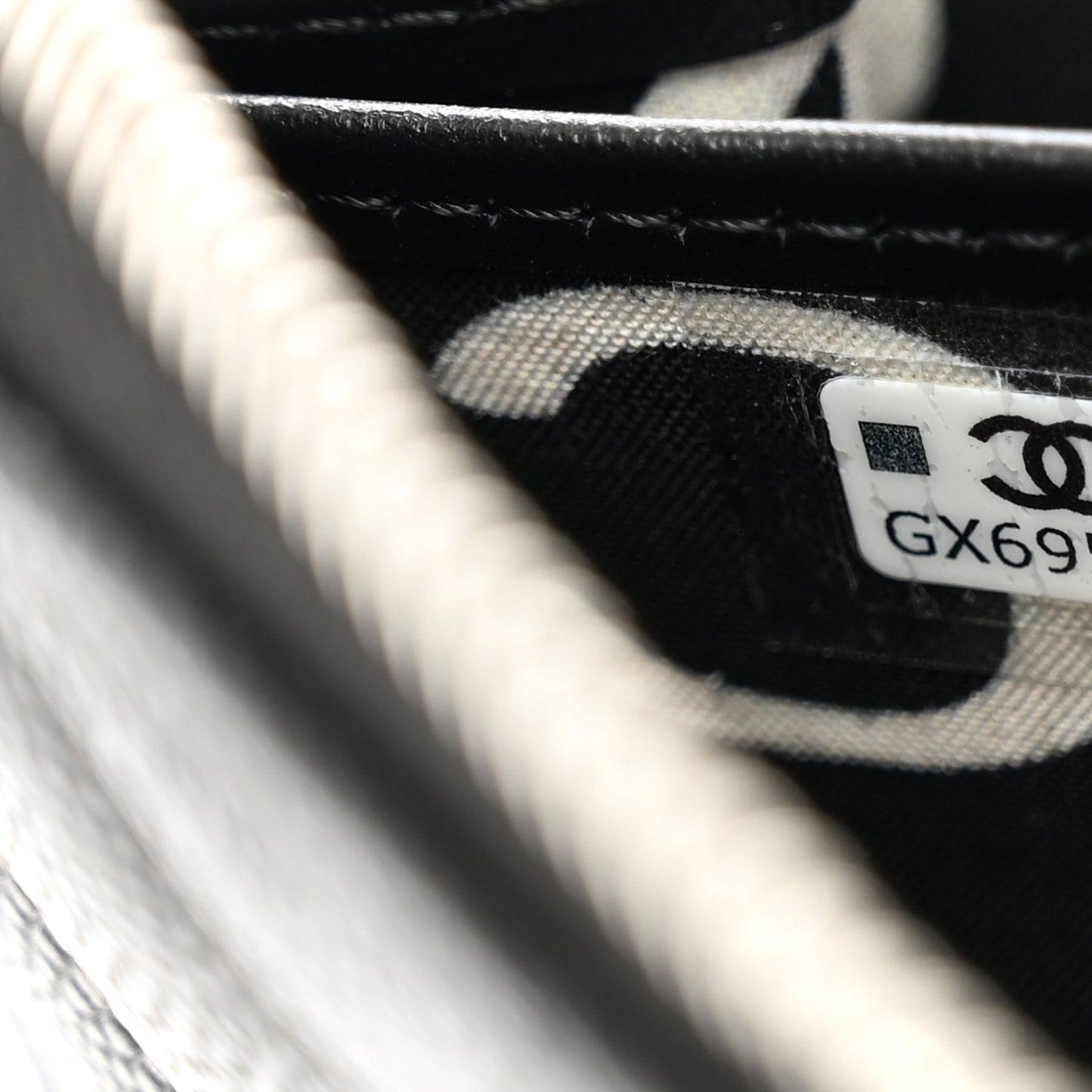 Caviar Quilted CC Logo Long Zipped Wallet Black