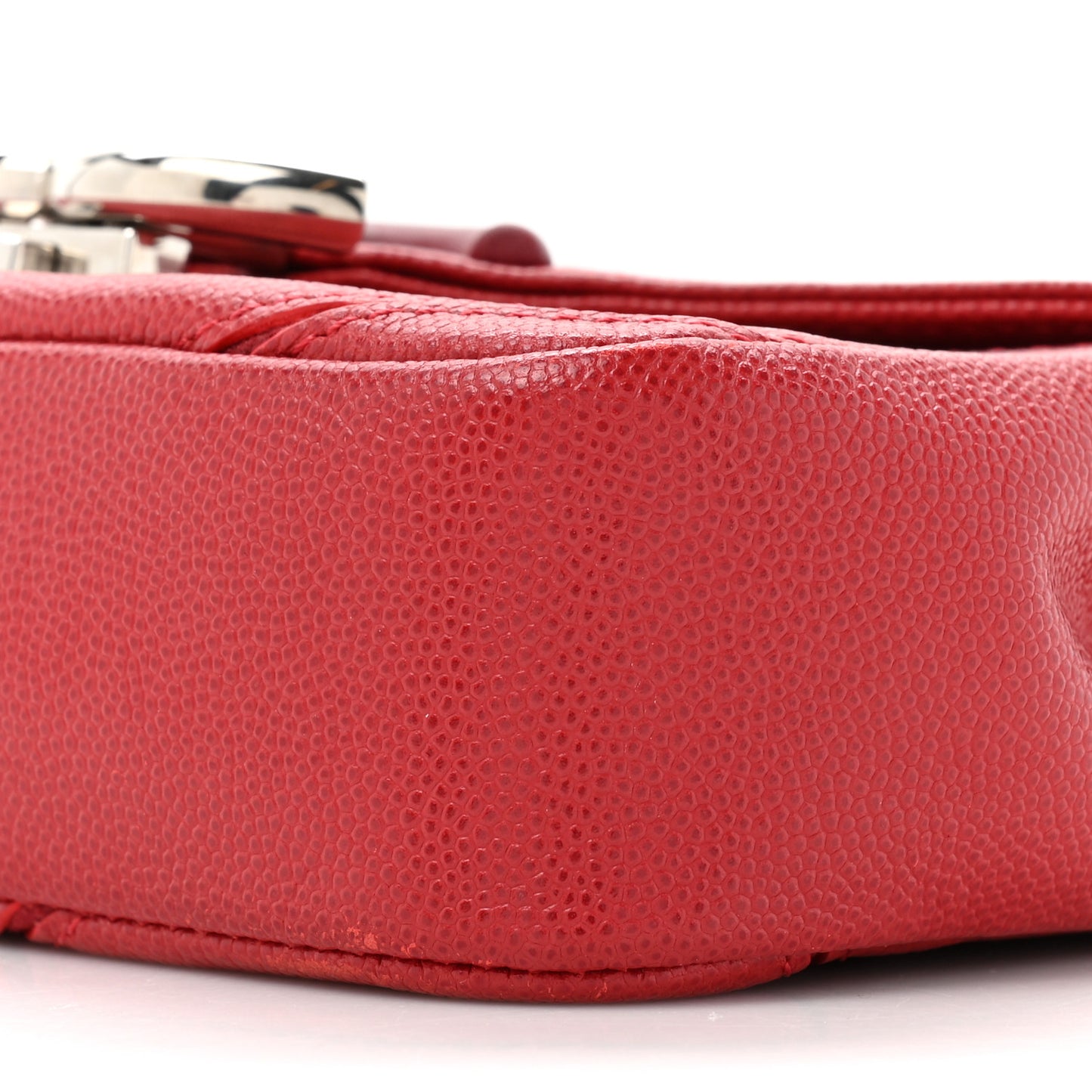 Caviar Macro Chevron Small Single Flap Red