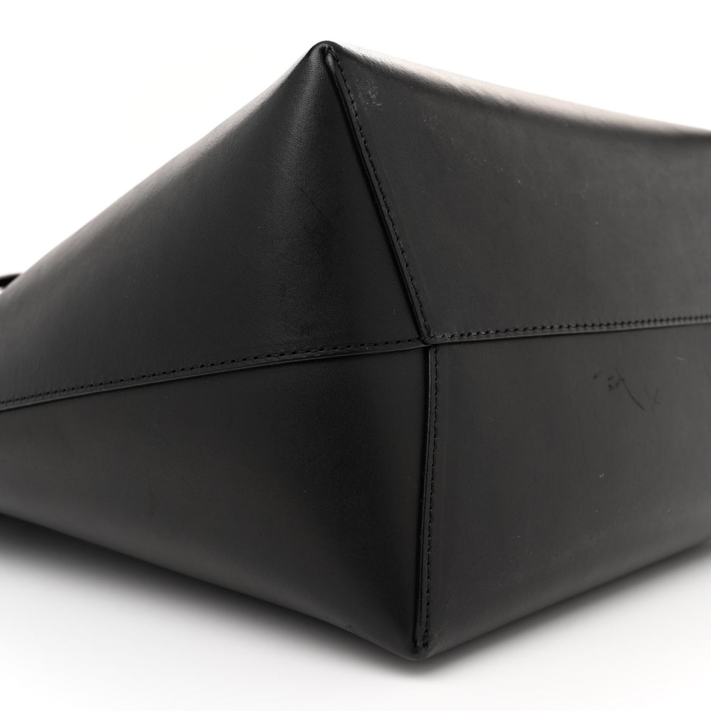 Vegetable Tanned Calfskin Bucket Bag Black Oro