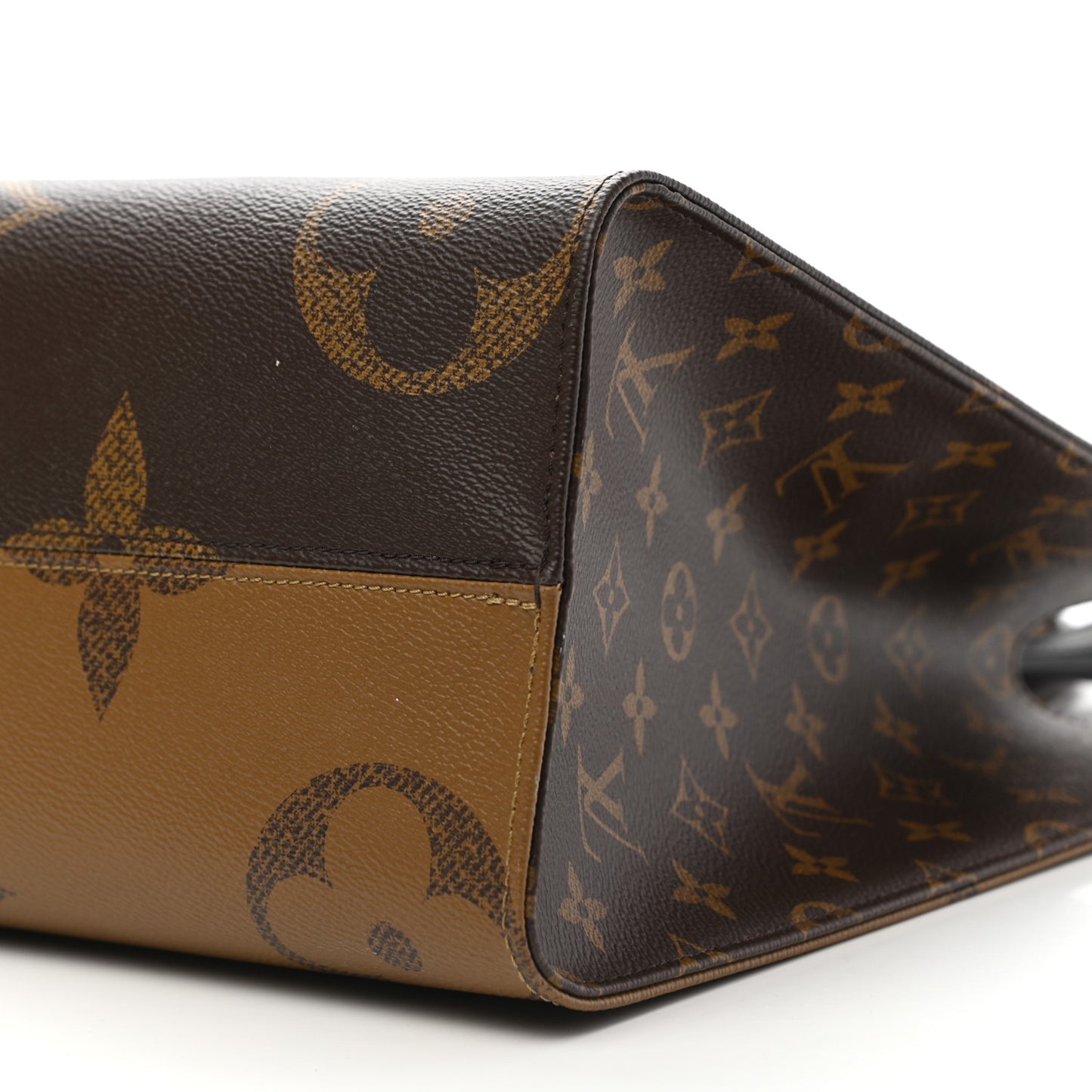 Reverse Monogram Giant Onthego MM