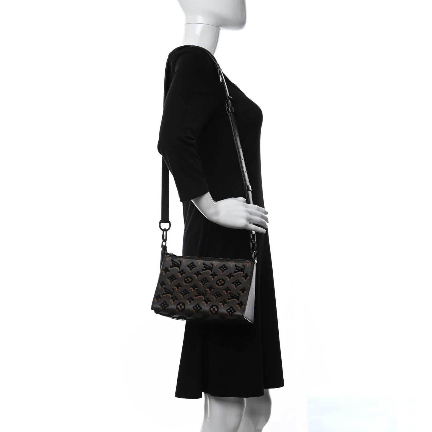 Monogram Tuffetage Triangle Messenger Black