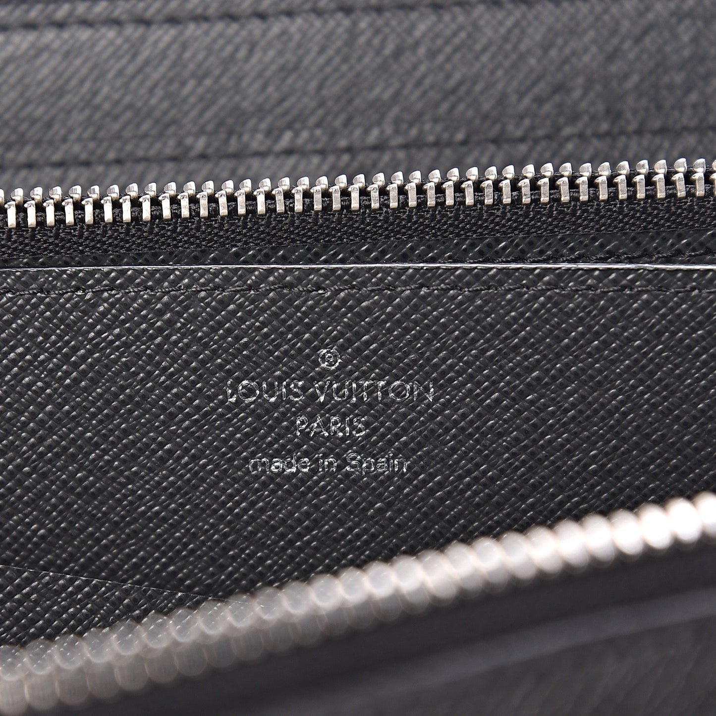 Taiga Zippy XL Wallet Black