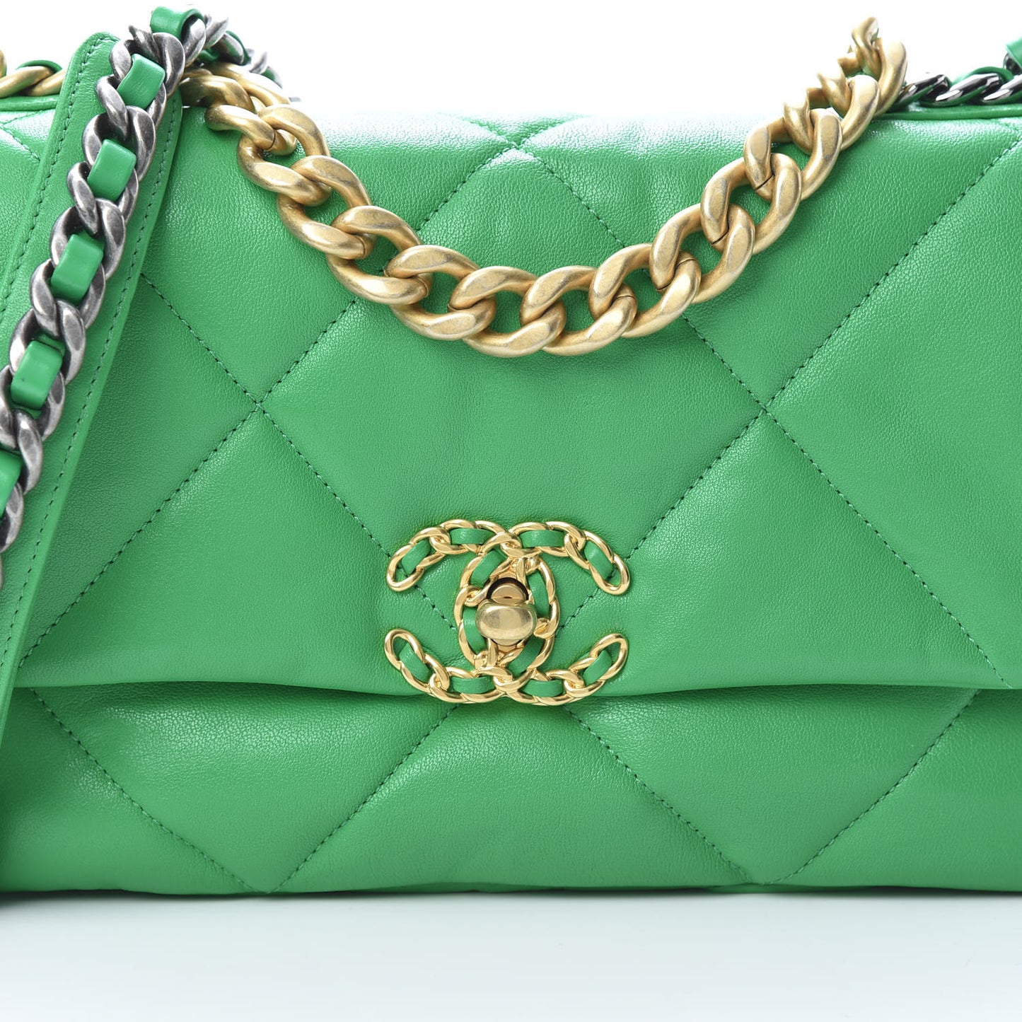 Lambskin Quilted Medium 19 Flap Green