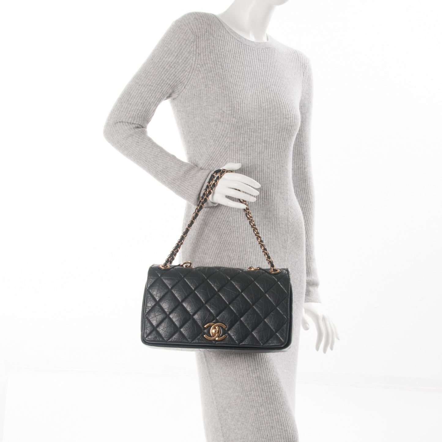 Aged Calfskin Quilted Medium Pondichery Flap Black