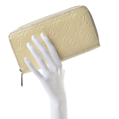 Louis Vuitton Vernis Zippy Wallet Blanc Corail 2 of 13