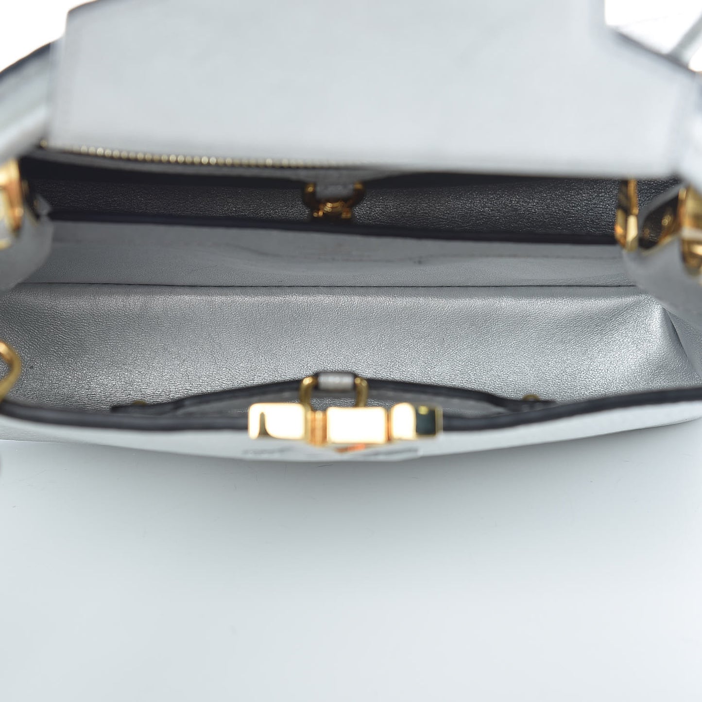 Metallic Taurillon Capucines BB Silver