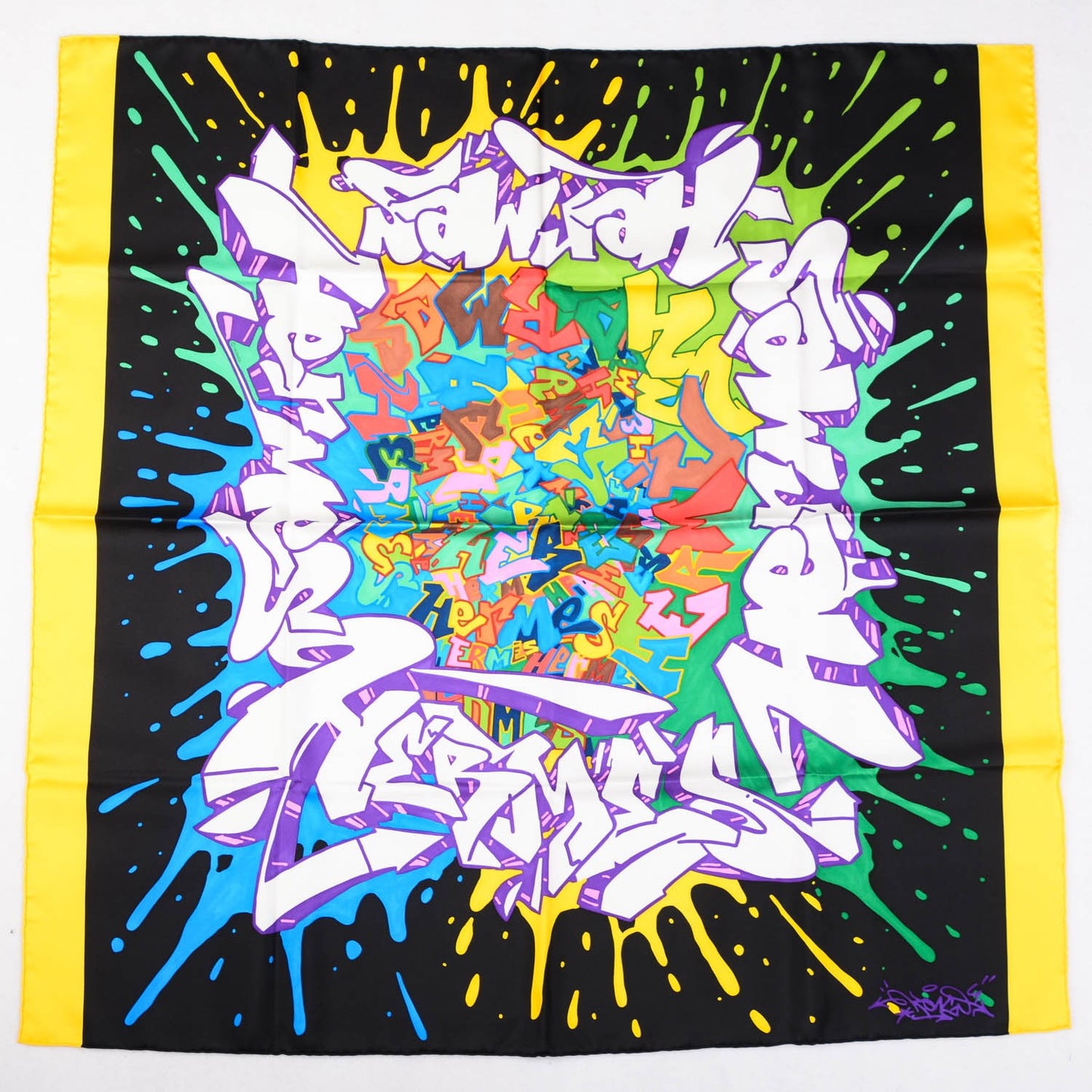 Silk Graff Graffiti Scarf 90 Noir Blanc Jaune Vif