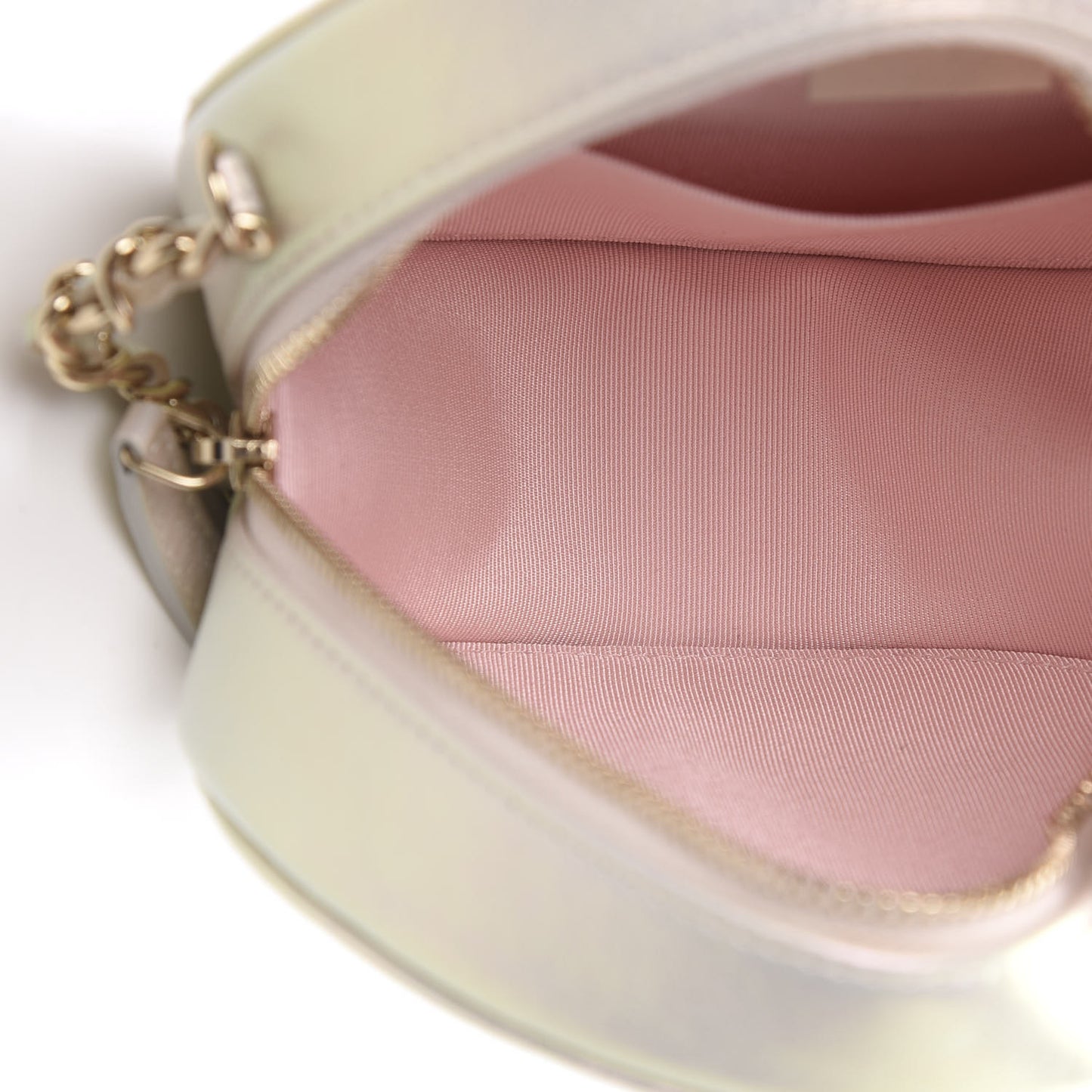 Iridescent Lambskin Quilted Round Clutch With Chain Ivory