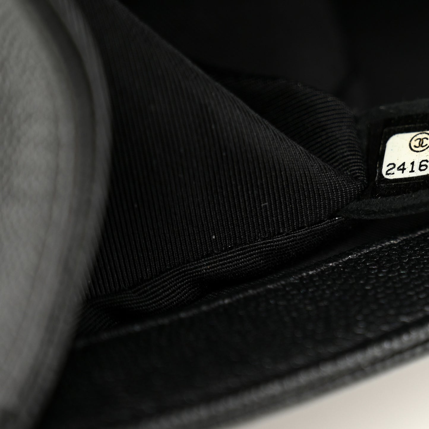 Caviar Quilted Medium Boy Flap So Black