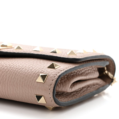 Valentino Garavani Pebbled Calfskin Rockstud Flip Lock Wallet On Chain Poudre 9 of 9