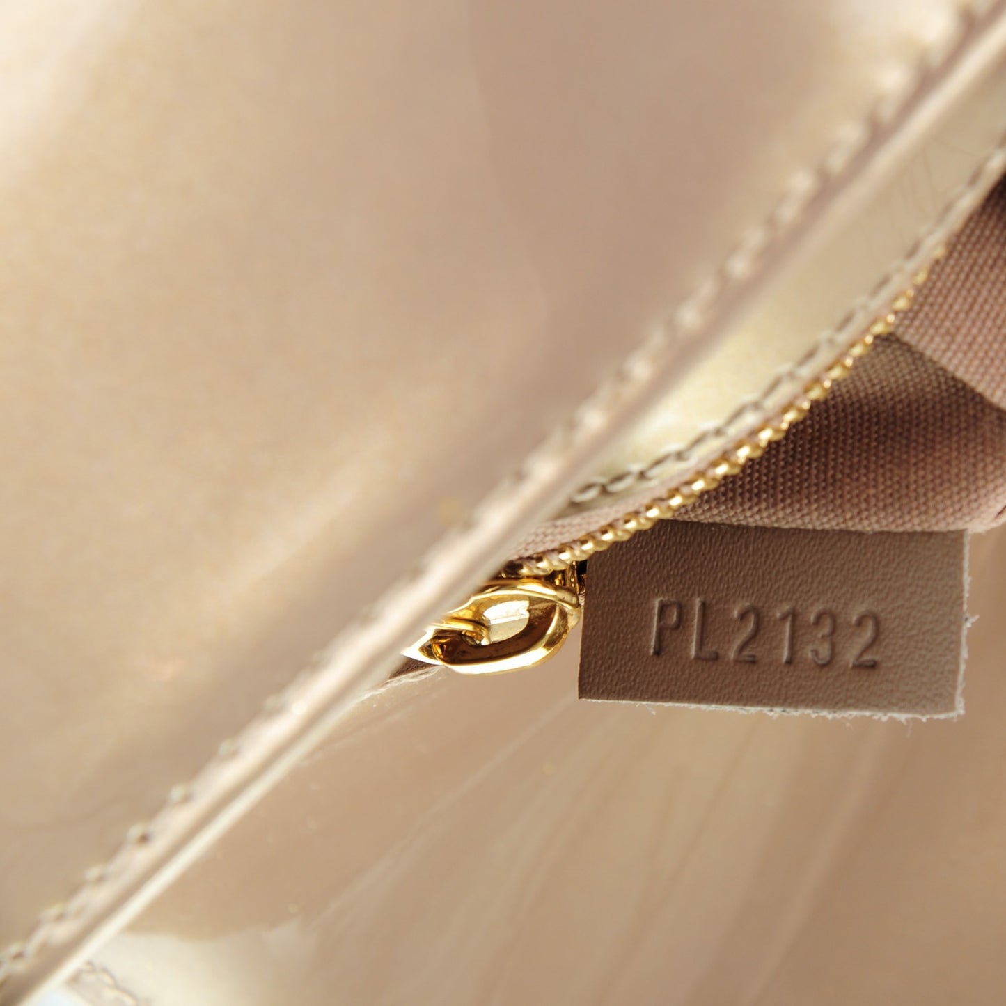 Patent Sobe Clutch Beige Poudre