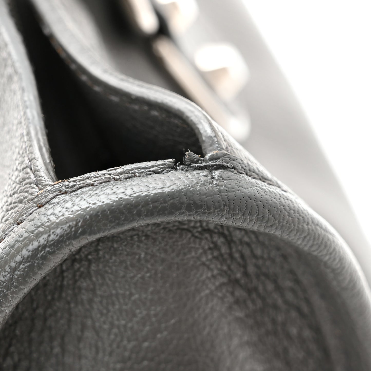 Chevre Silver Metallic Edge Hardware City Gris Acier