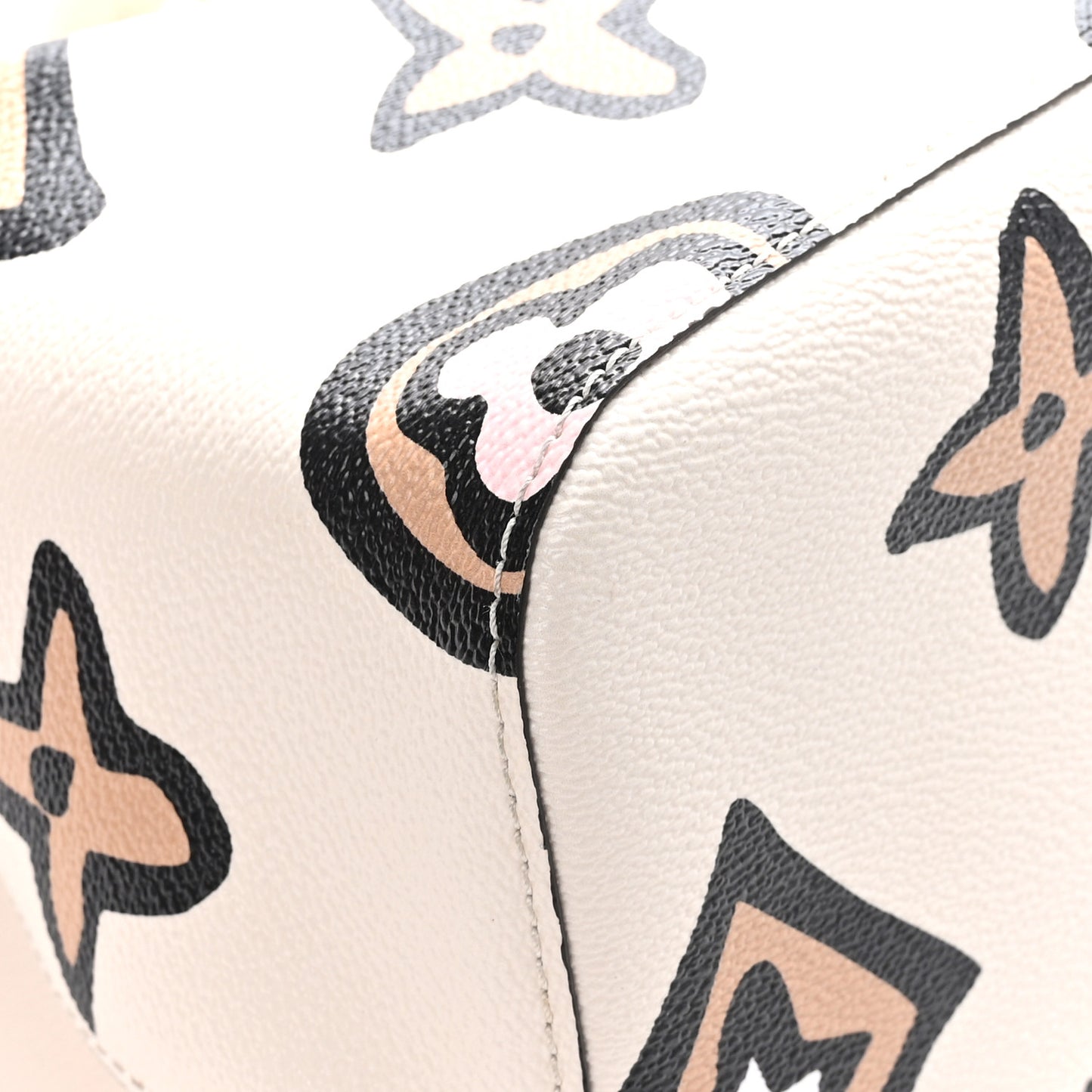 Monogram Giant Wild At Heart Neonoe MM Creme