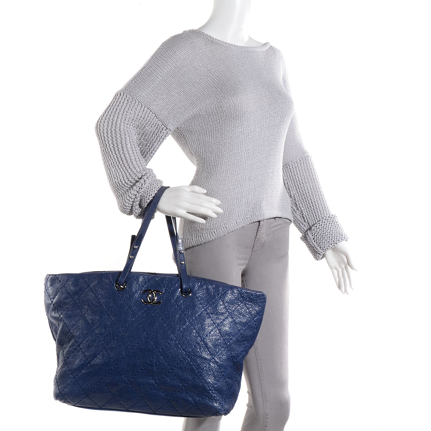 Louis Vuitton CHANEL Glazed Calfskin XL On The Road Tote Dark Blue 2 of 7