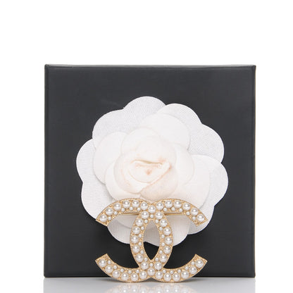 Chanel Pearl CC Brooch Light Gold 5 of 5