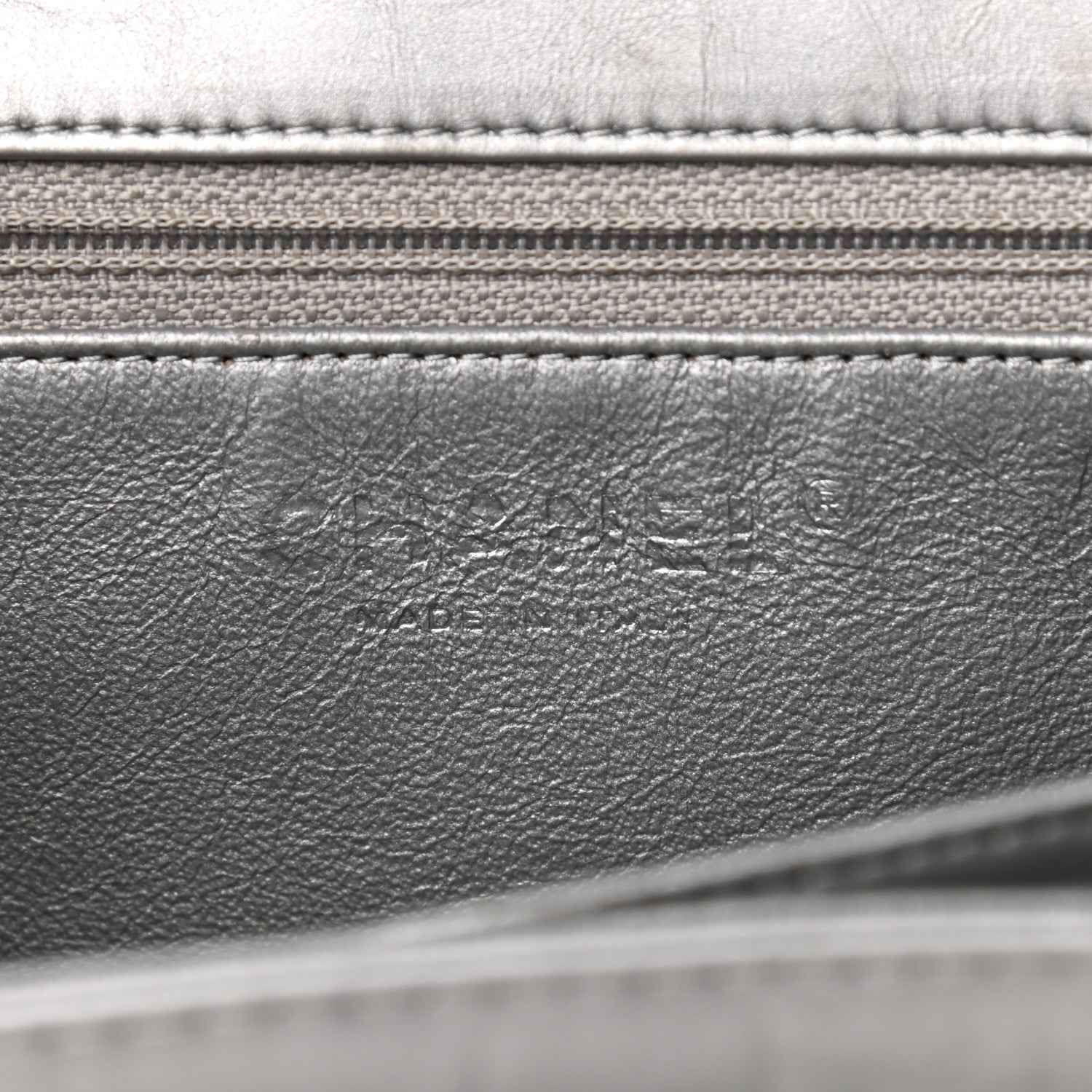 Chanel Metallic Aged Calfskin 2.55 Reissue 225 Flap Silver 6 of 13