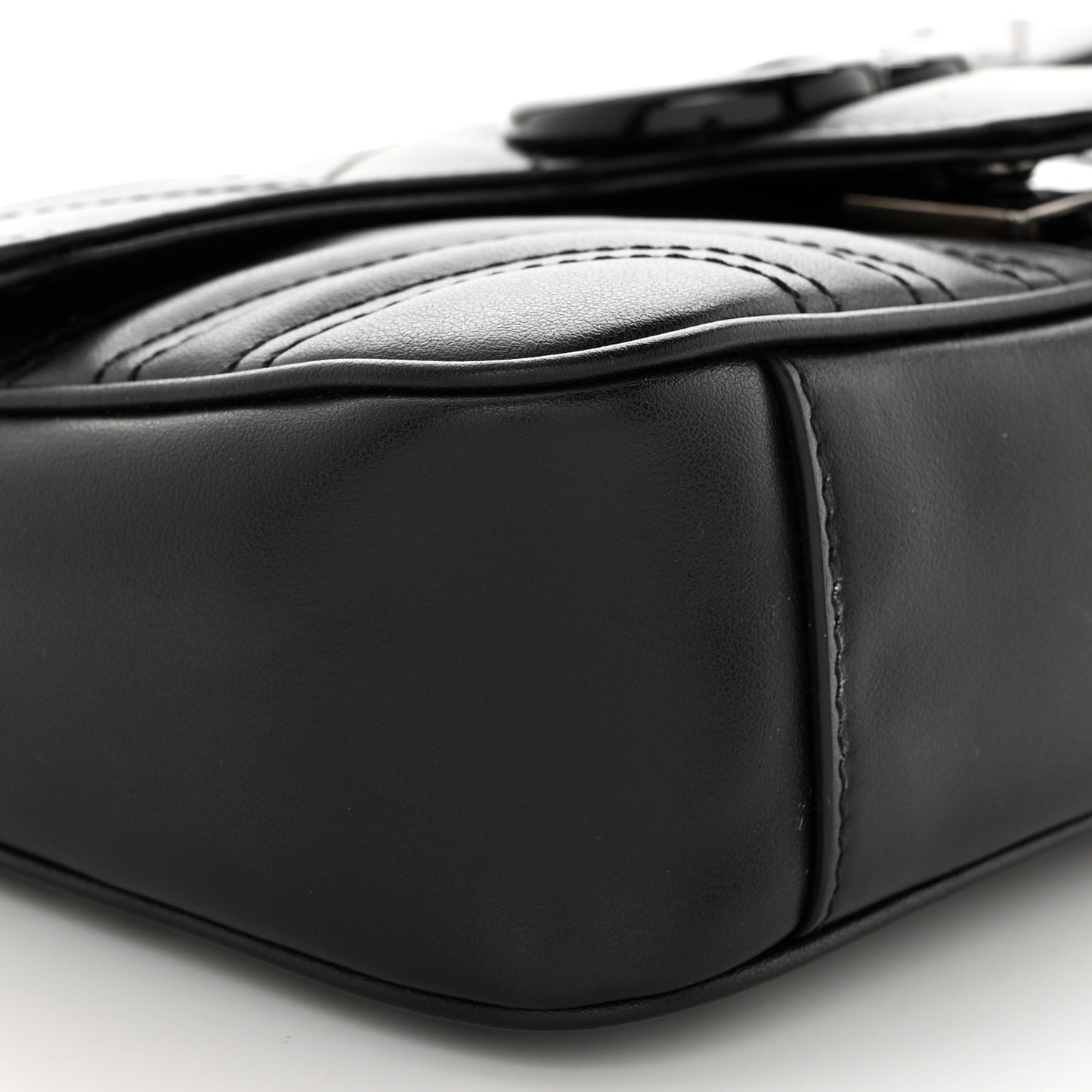 Calfskin Matelasse Monochrome Mini GG Marmont Shoulder Bag Black