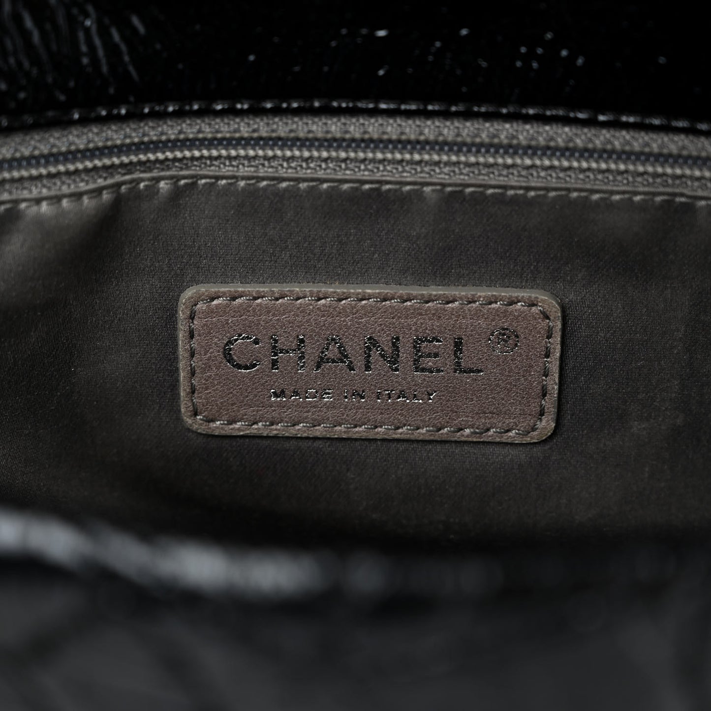 Vinyl Small Graphic Edge Flap Black