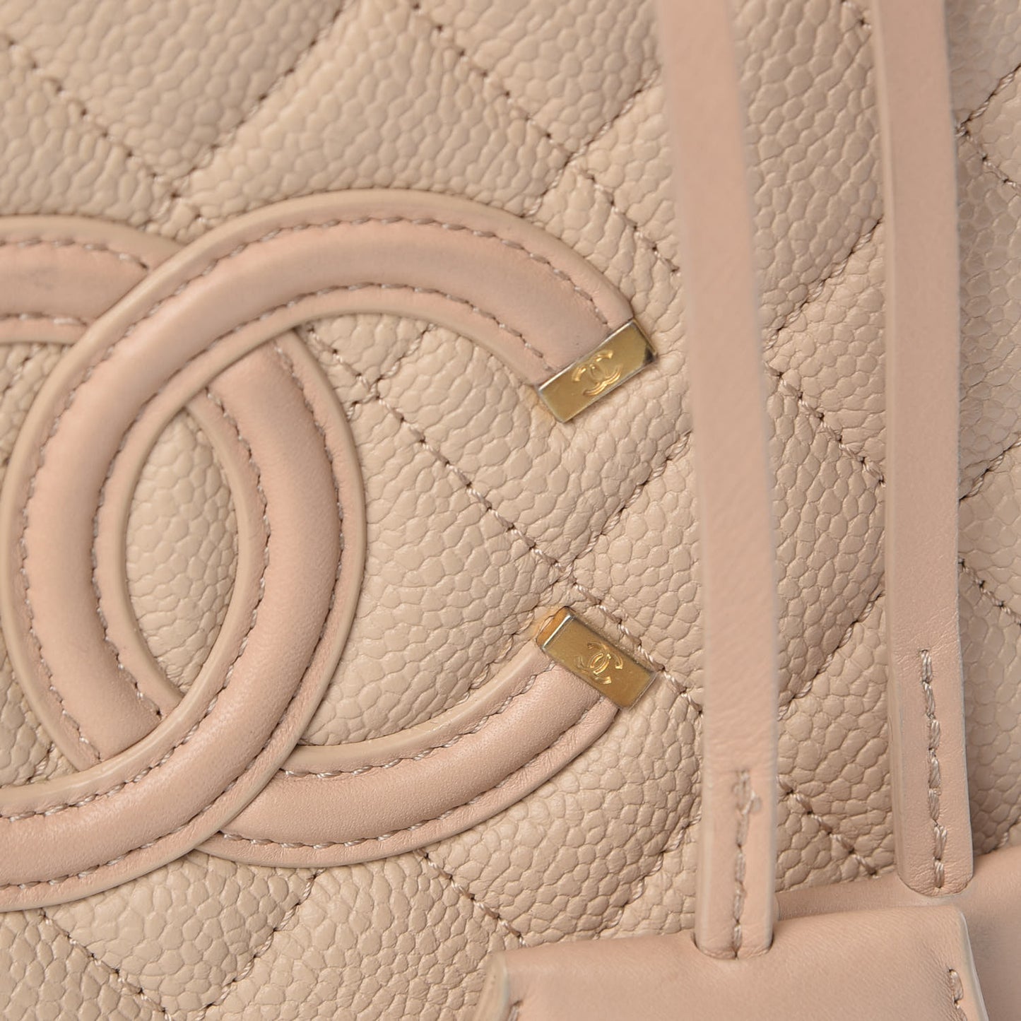 Caviar Quilted Medium CC Filigree Vanity Case Beige