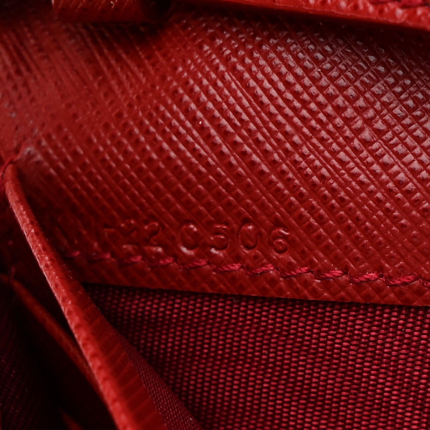 Salvatore Ferragamo Printed Calfskin Gancini Wallet On Chain Red 8 of 12