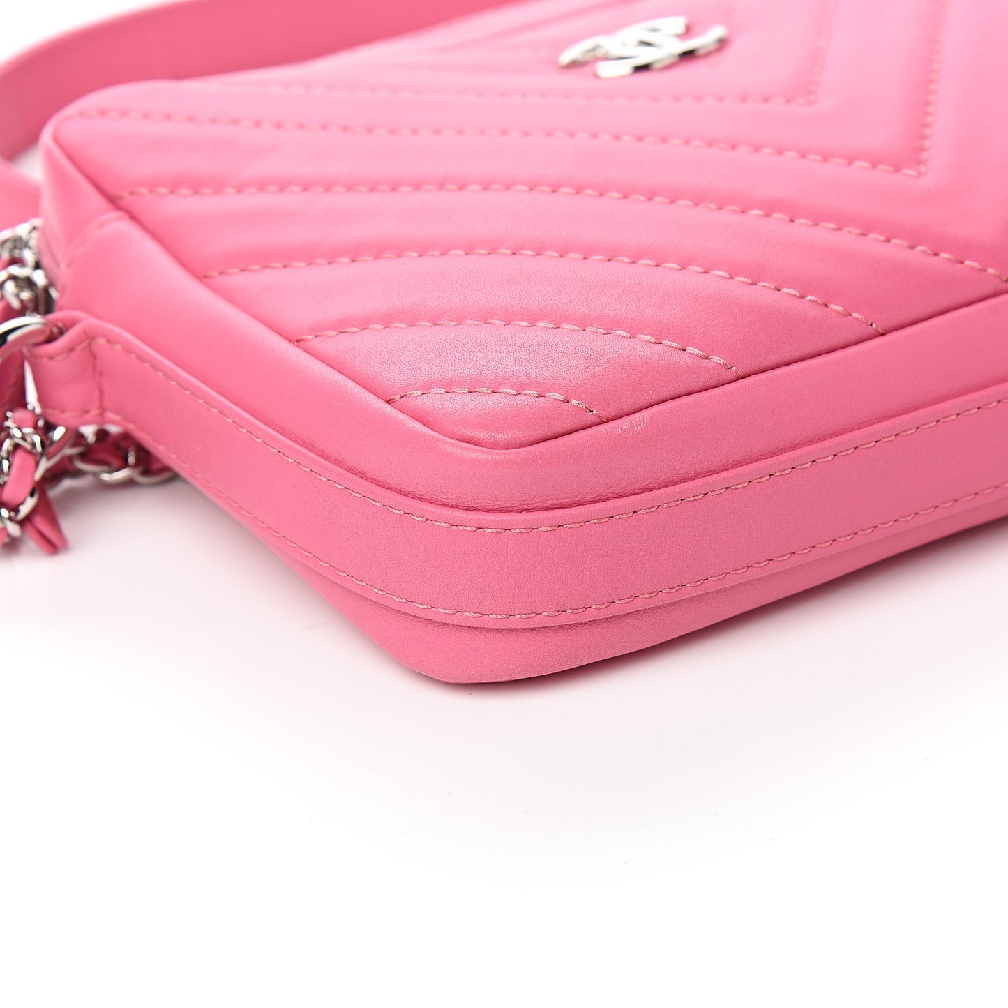 Lambskin Chevron Quilted Small Promenade Camera Case Pink
