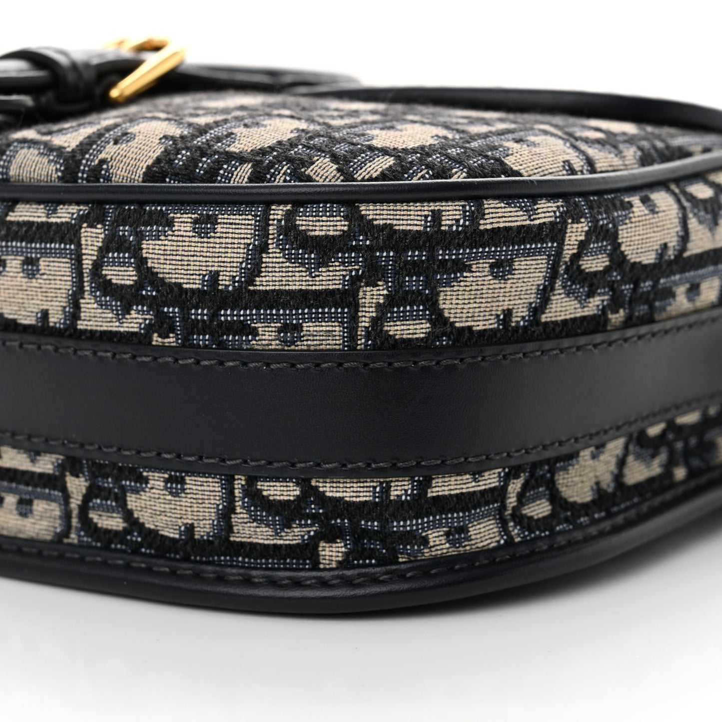 Oblique Medium Bobby Flap Blue