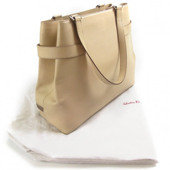 FASHIONPHILE SALVATOREFERRAGAMOLeatherToteBeige 3 of 10