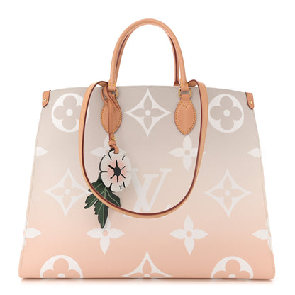 Louis Vuitton Monogram Giant By The Pool Onthego GM Brume 1 of 10