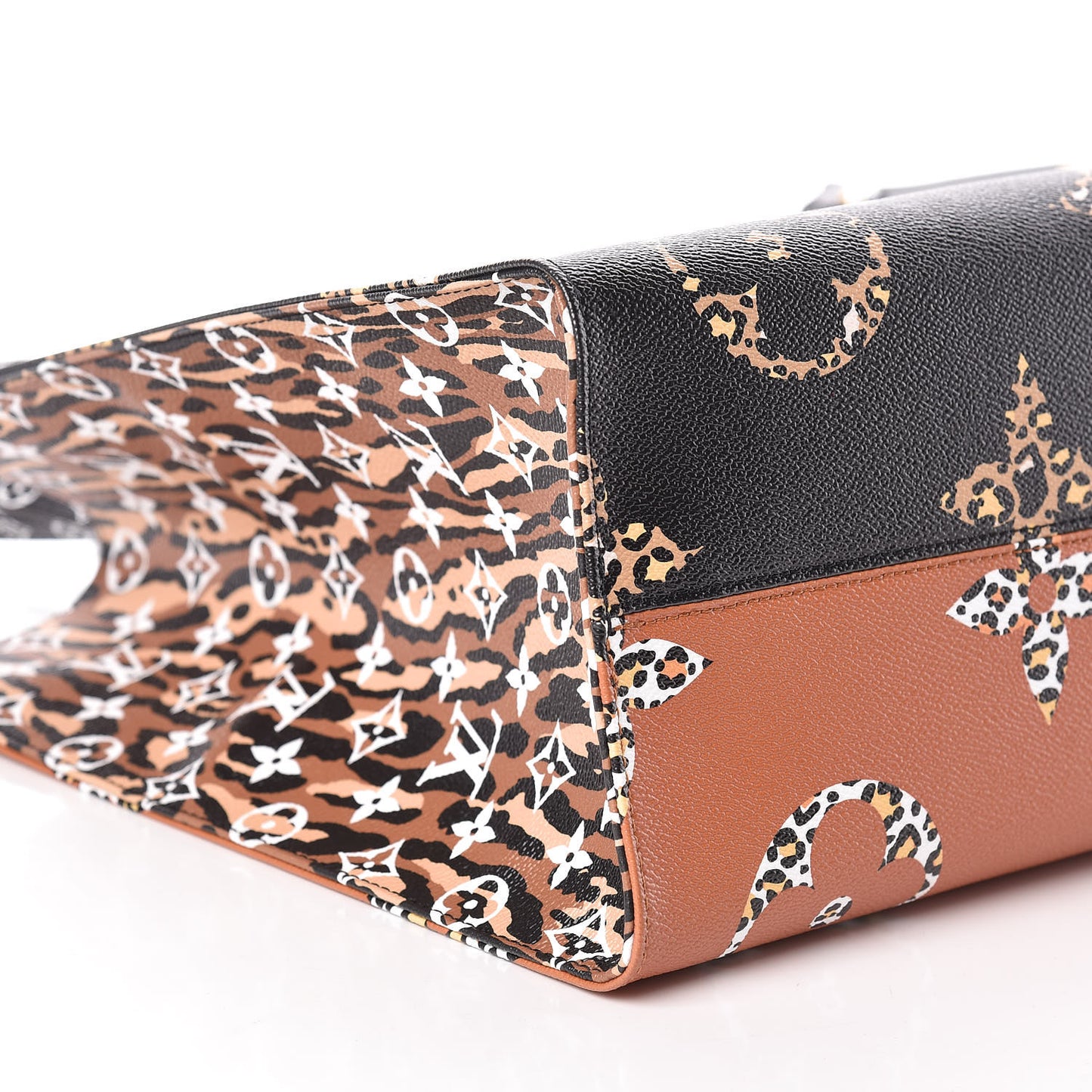 Monogram Giant Jungle Onthego GM Black