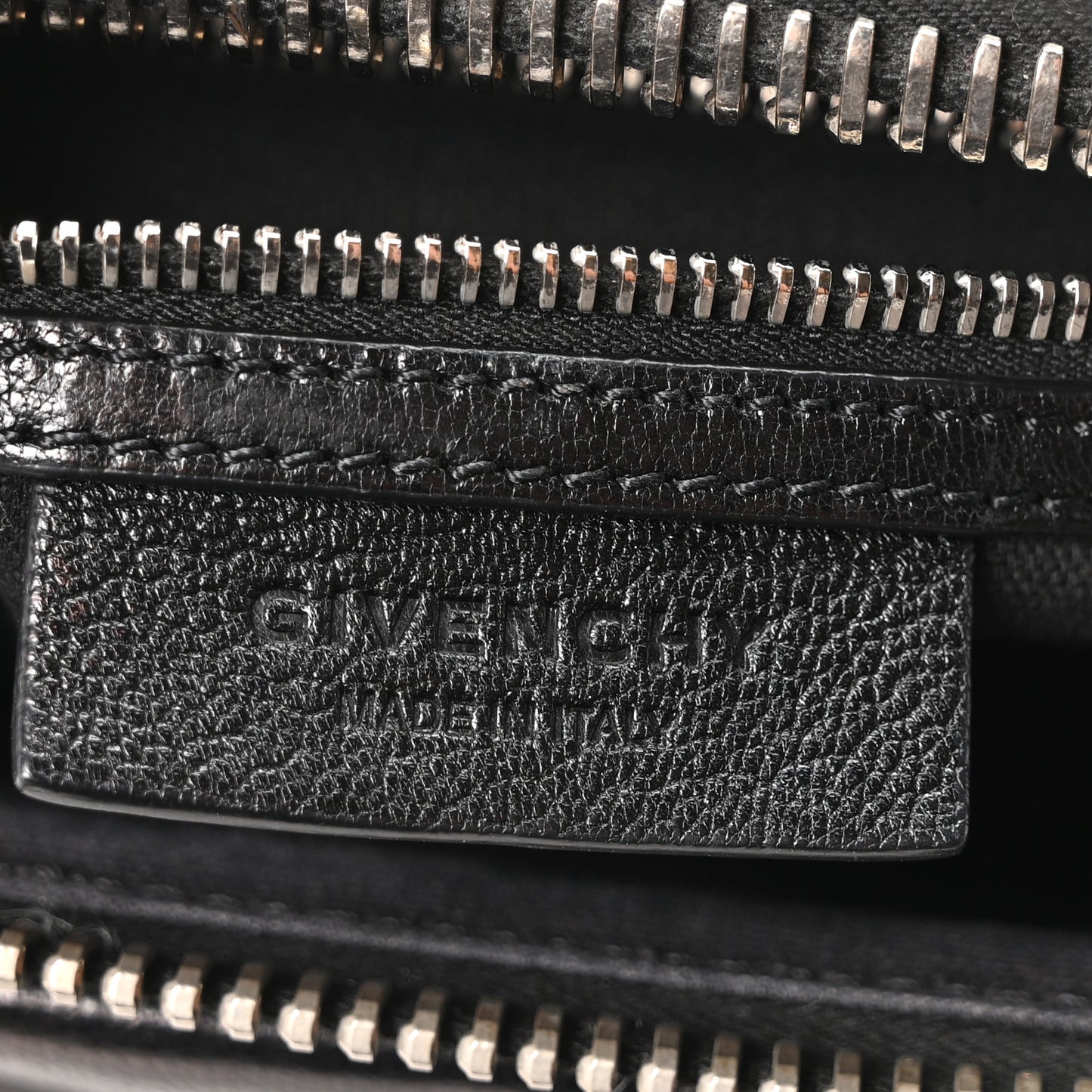 Sugar Goatskin Medium Antigona Black