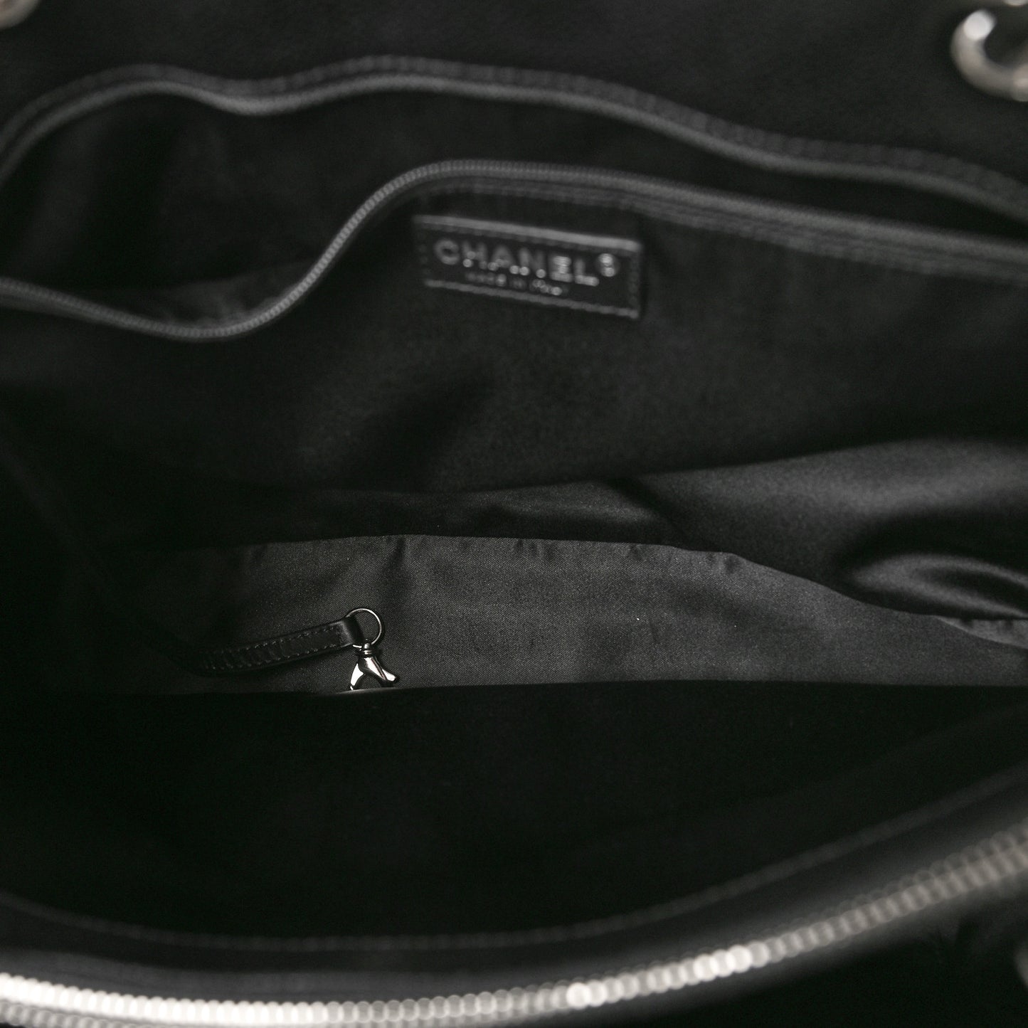 Caviar Quilted Grand Shopping Tote GST Black