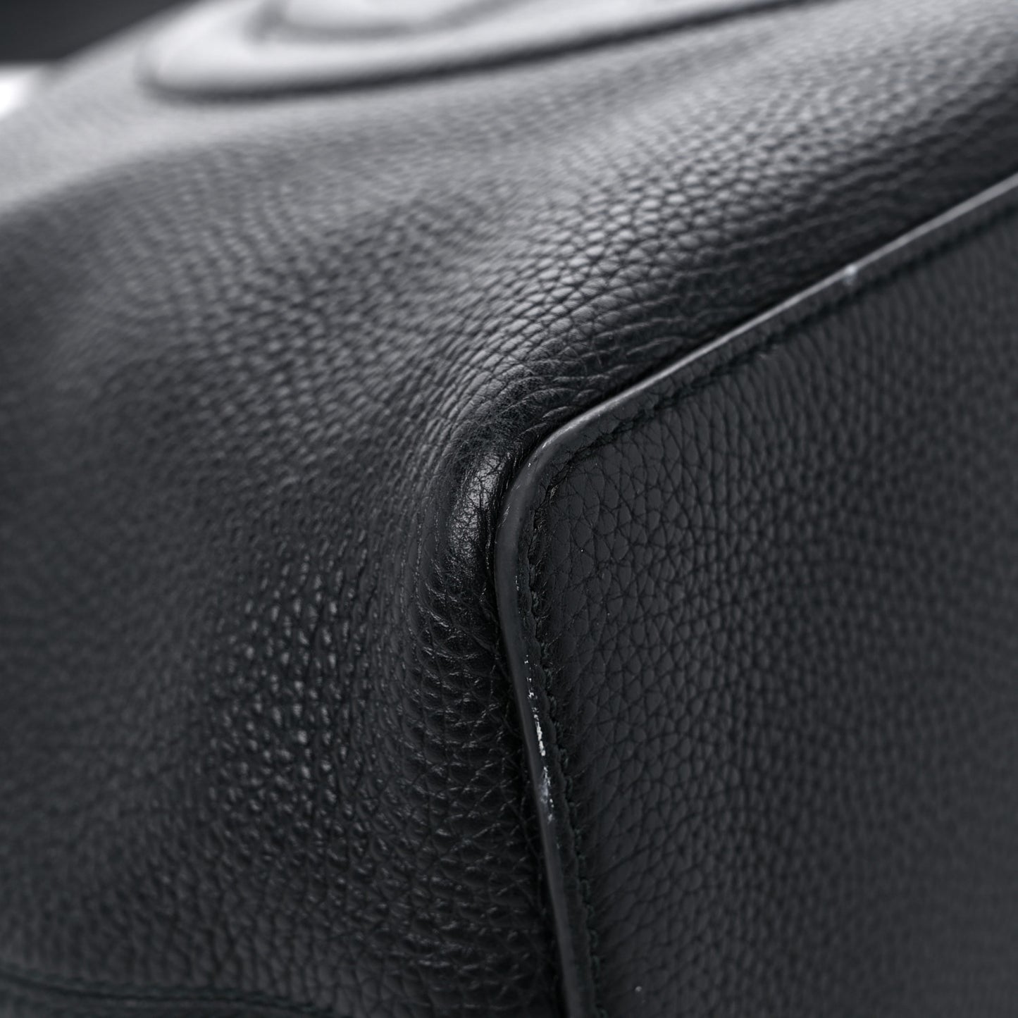 Pebbled Calfskin Large Soho Hobo Black