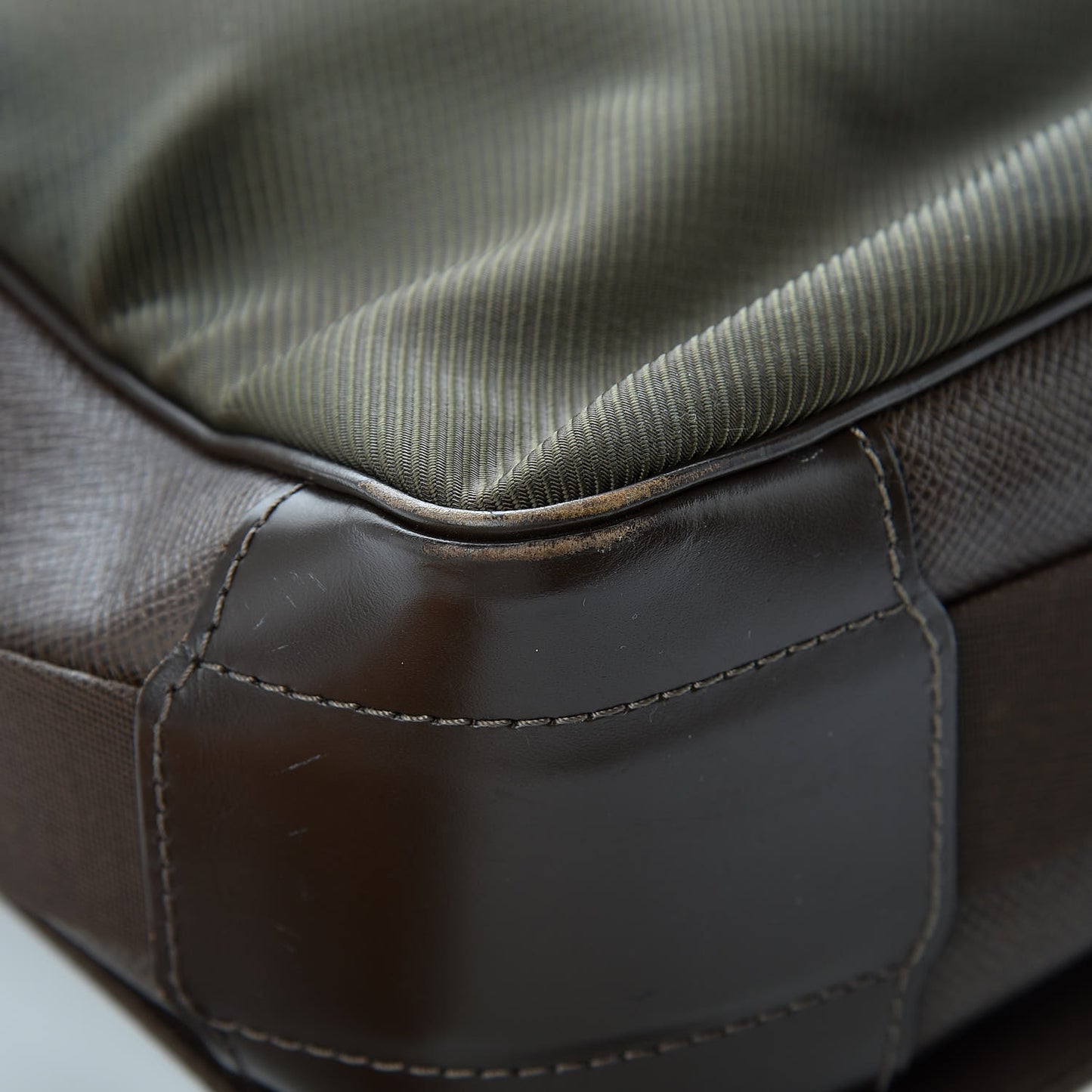 Taiga Viktor Messenger Bag Grizzli