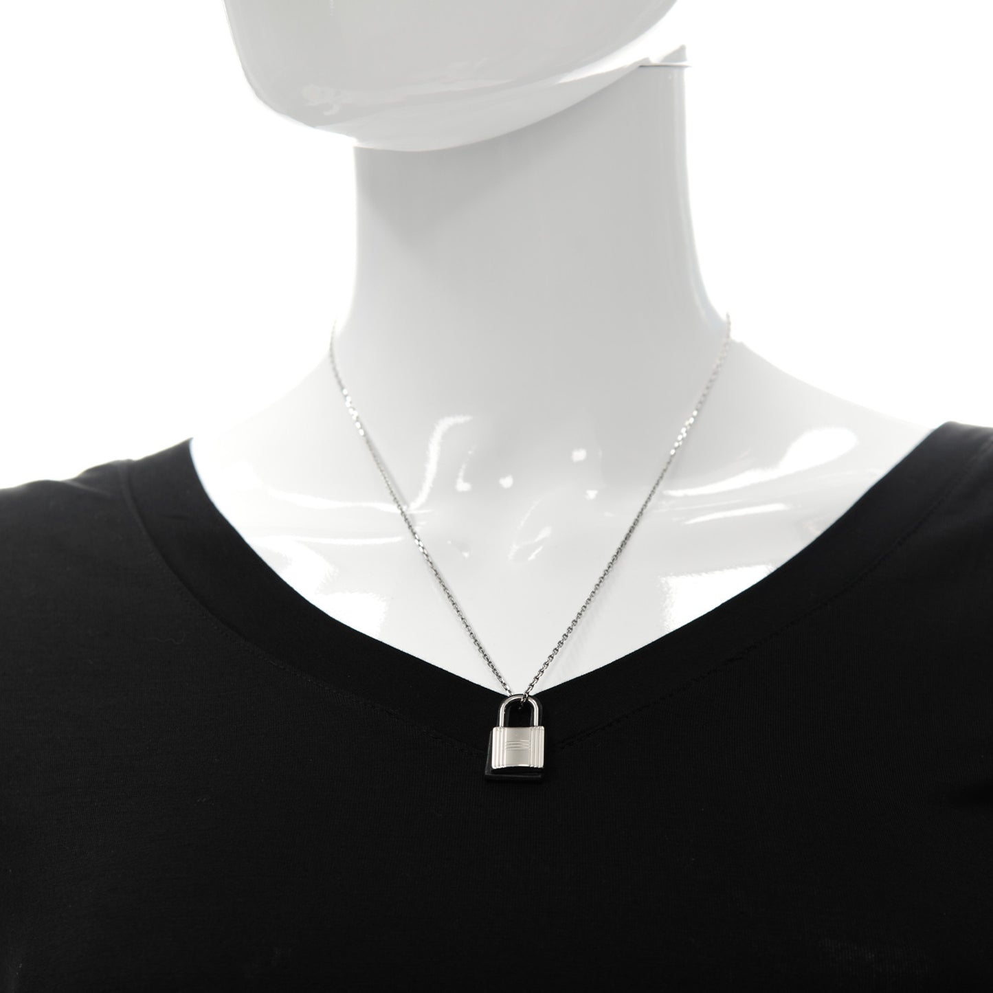 Swift Small O'Kelly Pendant Necklace Black